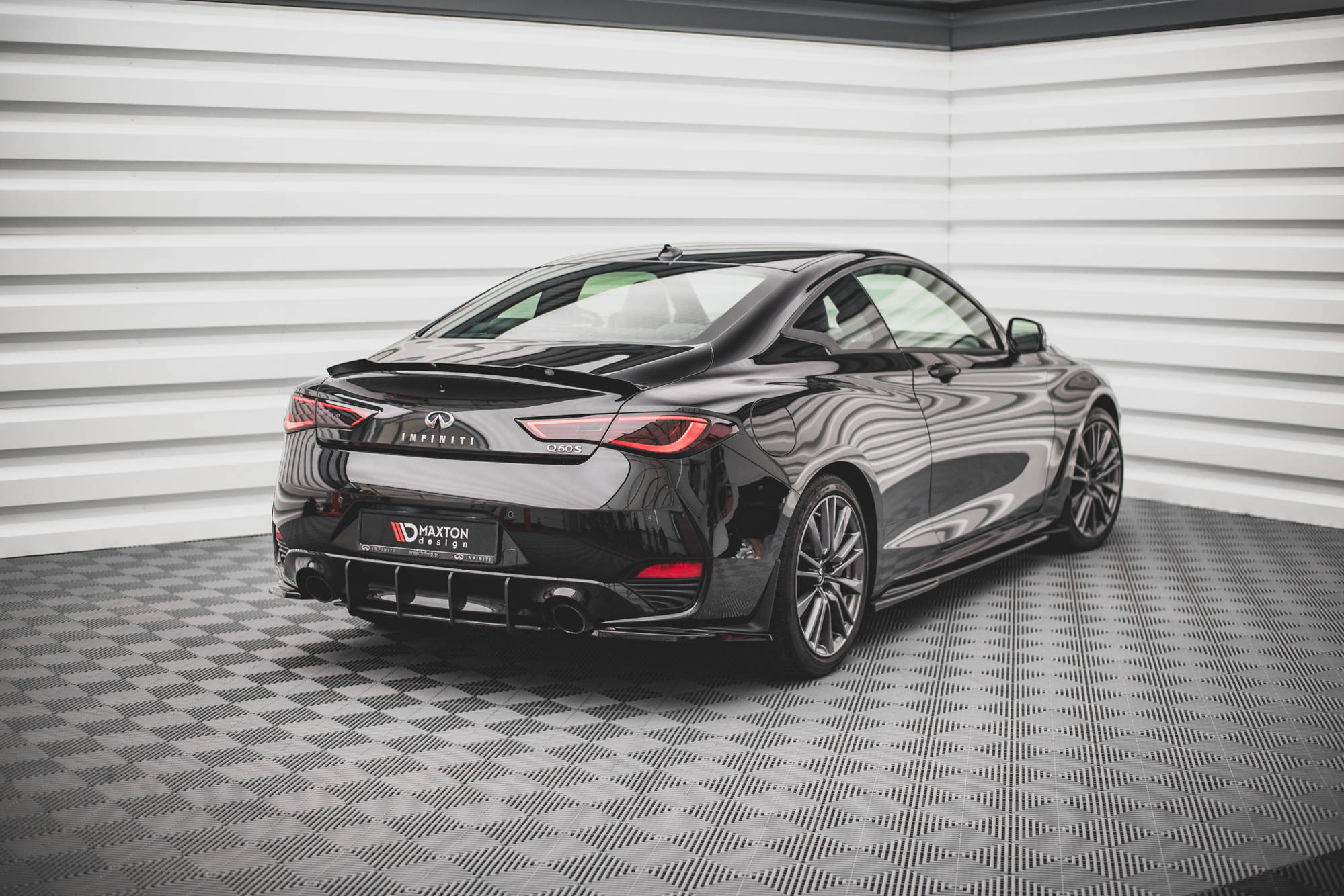 Maxton Design Heck Ansatz Flaps Diffusor passend für Infiniti Q60 S Mk2 schwarz Hochglanz