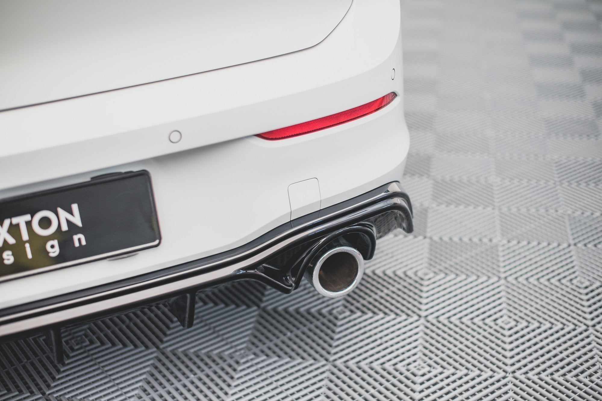 Maxton Design Diffusor Heck Ansatz V.2 passend für VW Golf GTI Mk8 schwarz Hochglanz