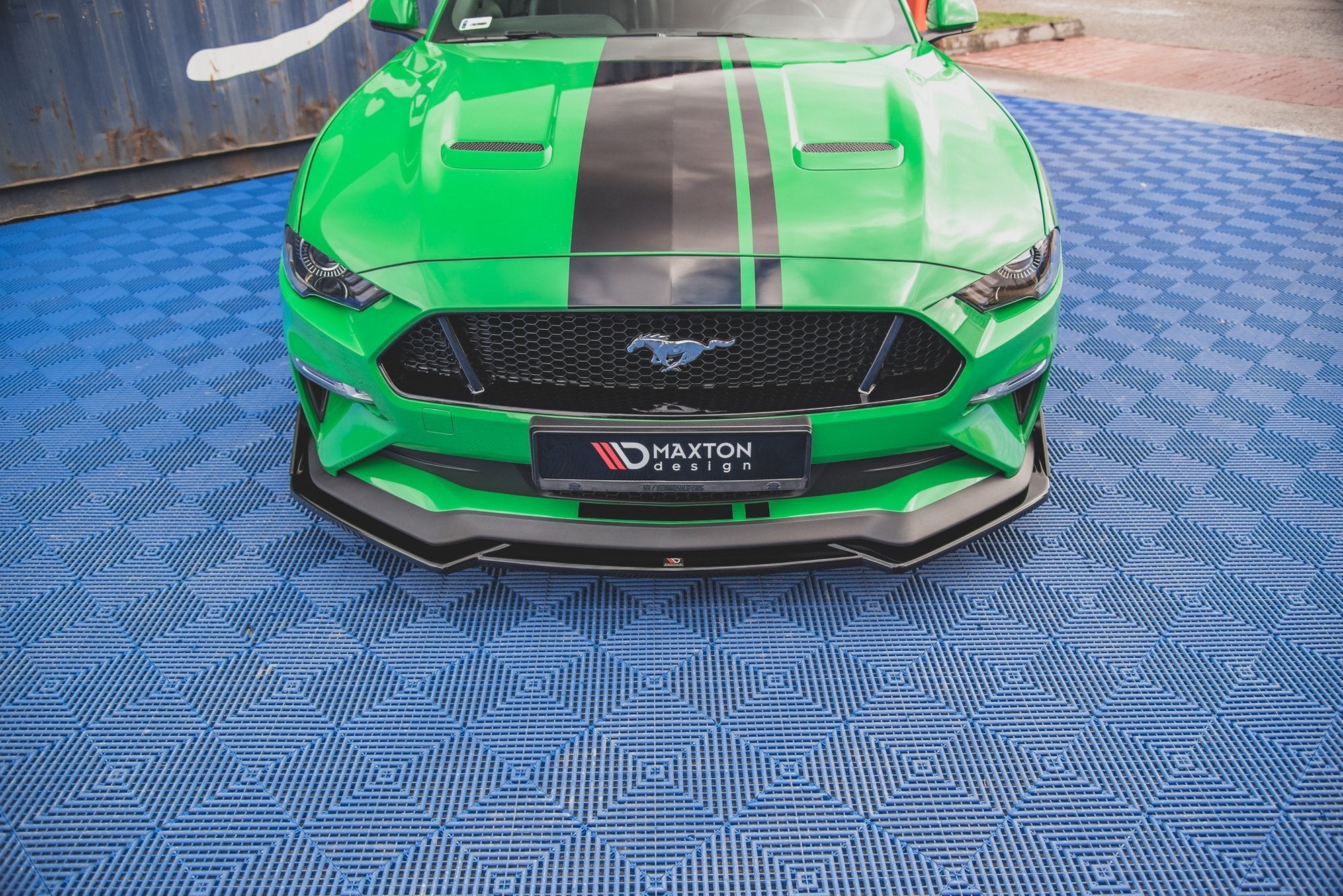 Maxton Design Street+ Spoilerlippe Front Ansatz V.1 + Flaps passend für Ford Mustang GT Mk6 Facelift