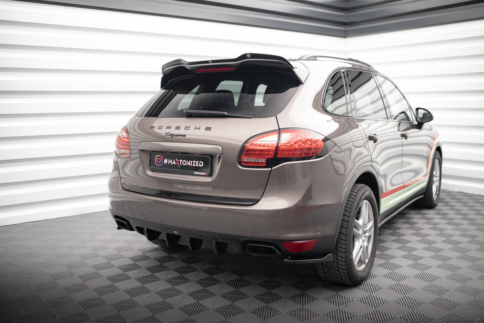 Maxton Design Diffusor Heck Ansatz passend für Porsche Cayenne Turbo / Standard Mk2 schwarz Hochglanz