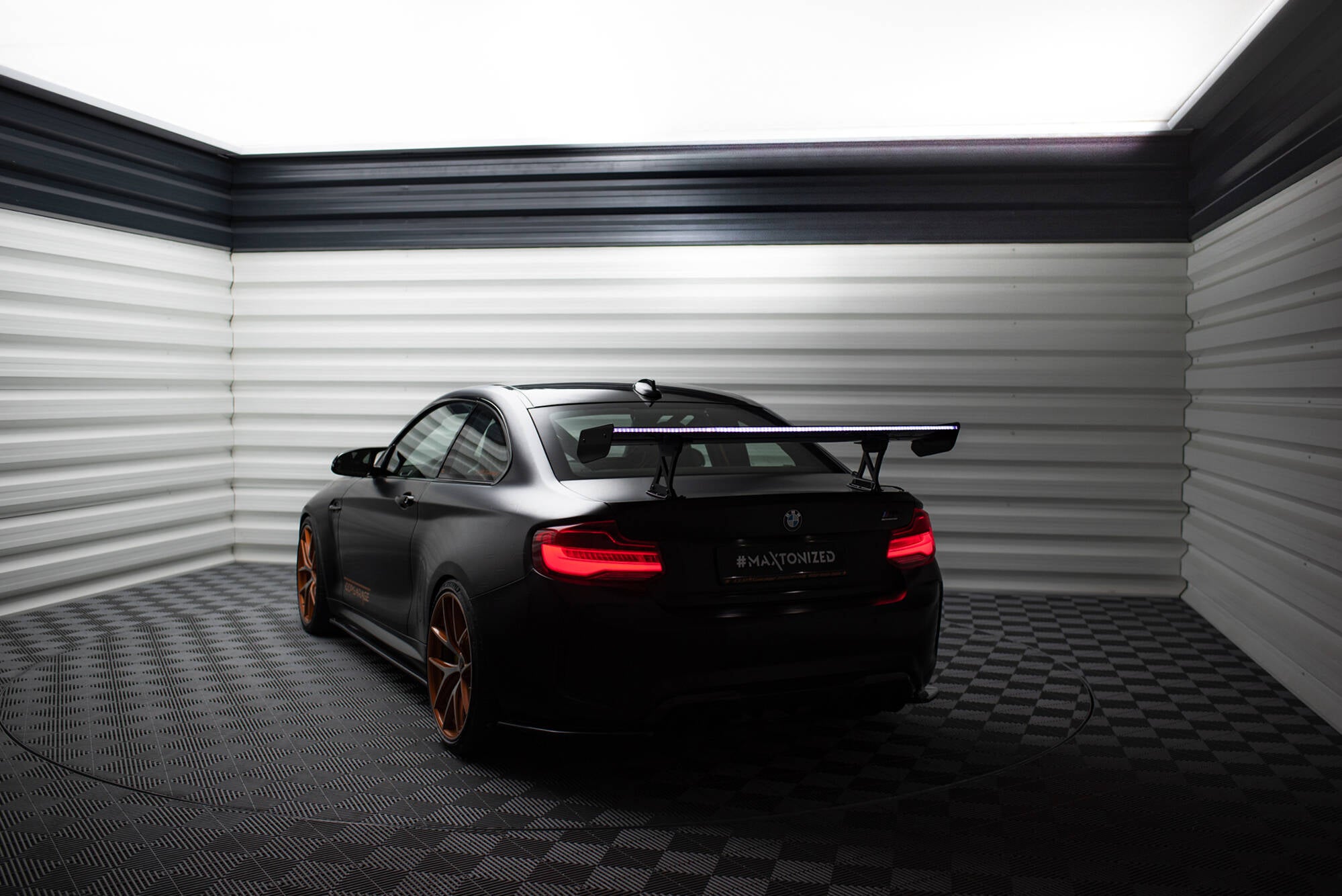 Maxton Design Carbon Spoiler With Internal Brackets Uprights + LED BMW M2 F87 / 2 / 2 M-Paket F22 für BMW M2 F87