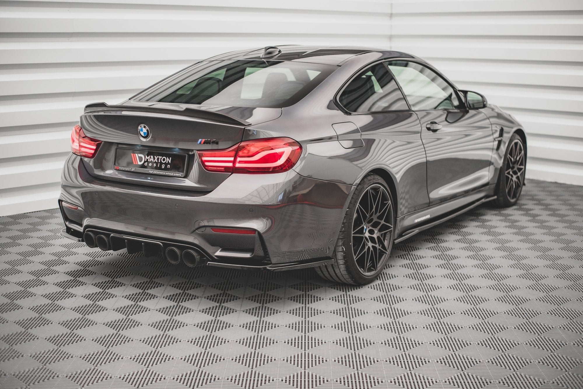 Maxton Design Heck Ansatz Flaps Diffusor V.3 passend für BMW M4 F82 schwarz Hochglanz