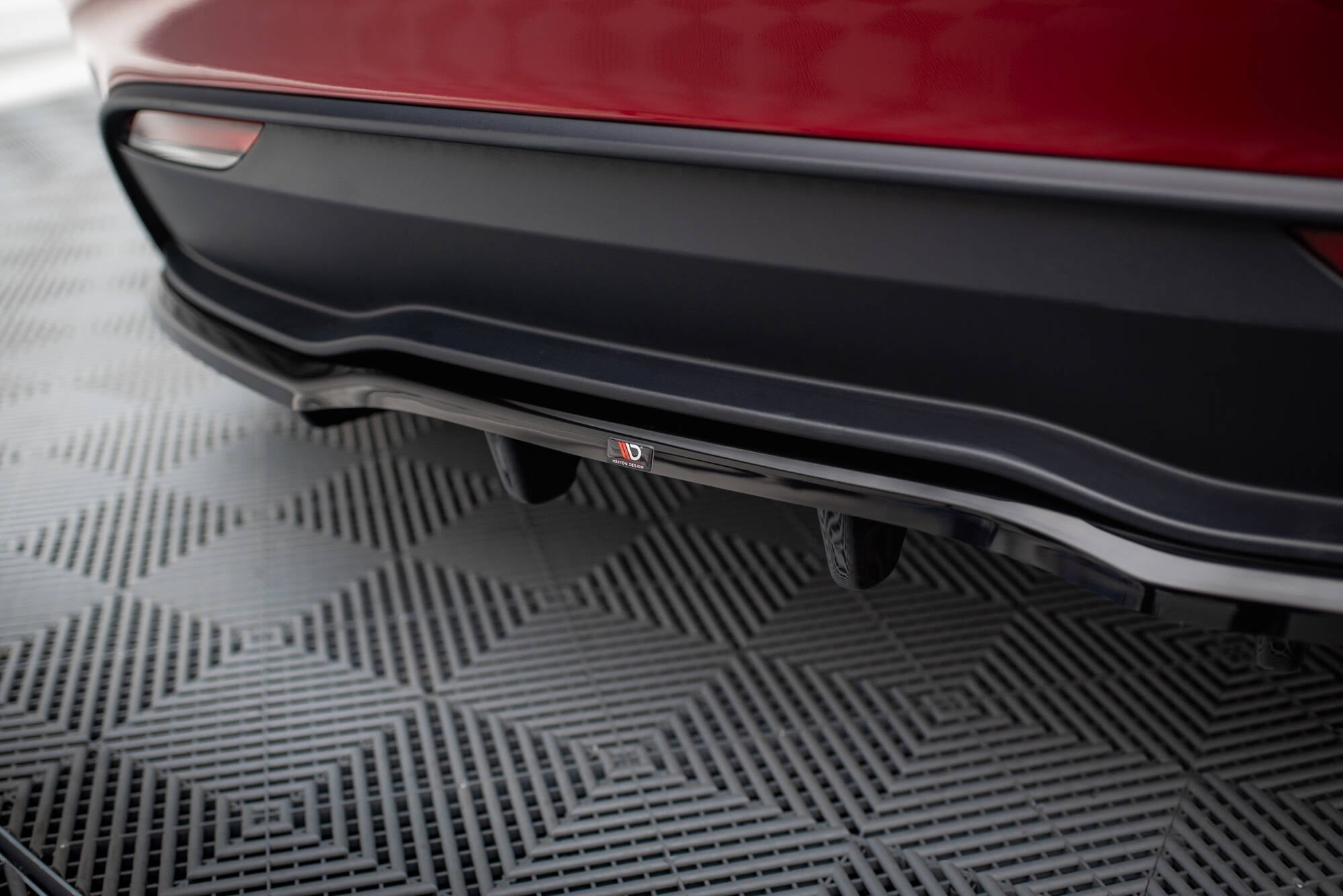 Maxton Design Street+ Mittlerer Diffusor RACE passend für V.1 Tesla Model 3 Project HighlandFacelift schwarz Hochglanz