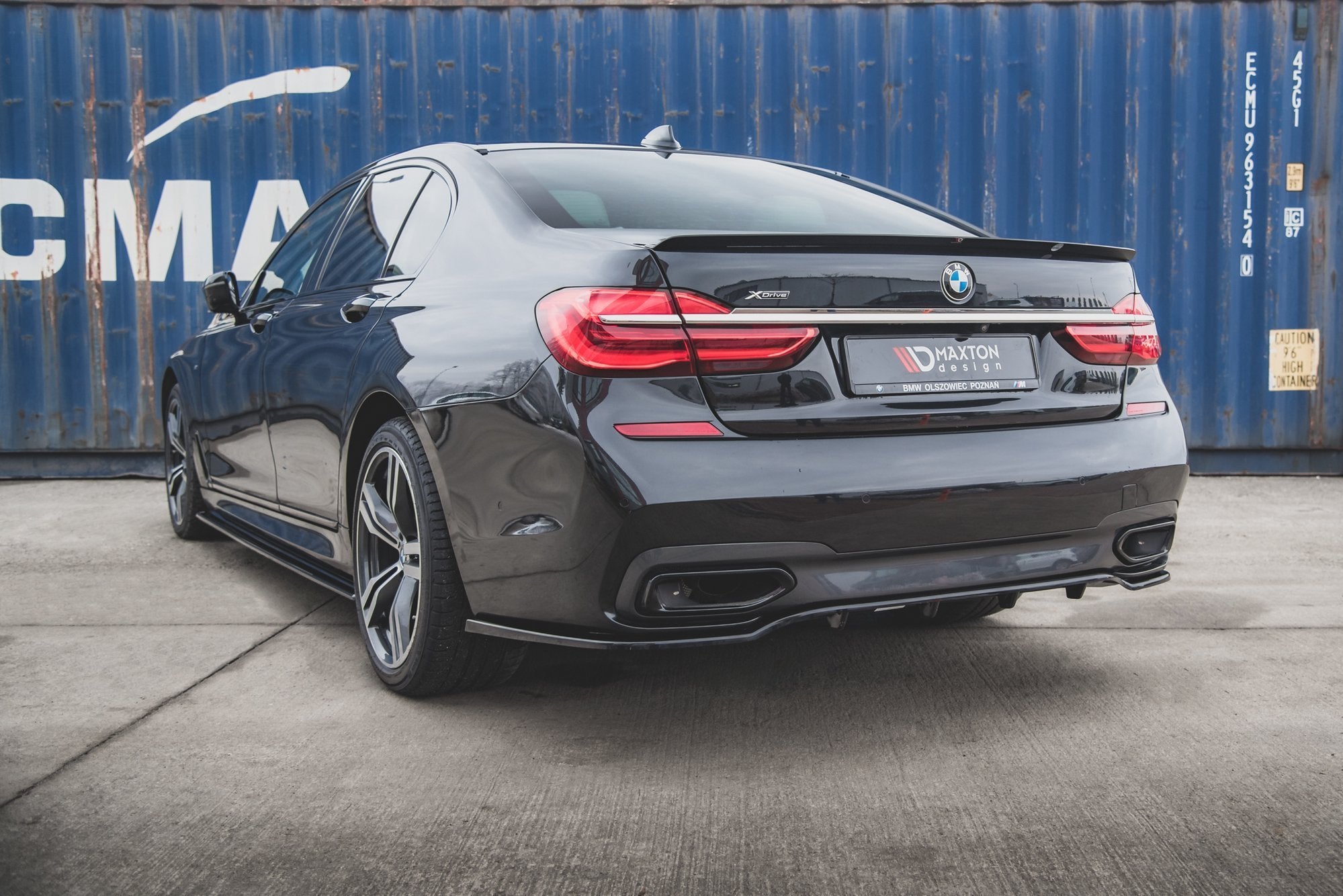 Maxton Design Street+ Mittlerer Diffusor RACE passend für BMW 7 M-Paket G11 /G12 schwarz Hochglanz