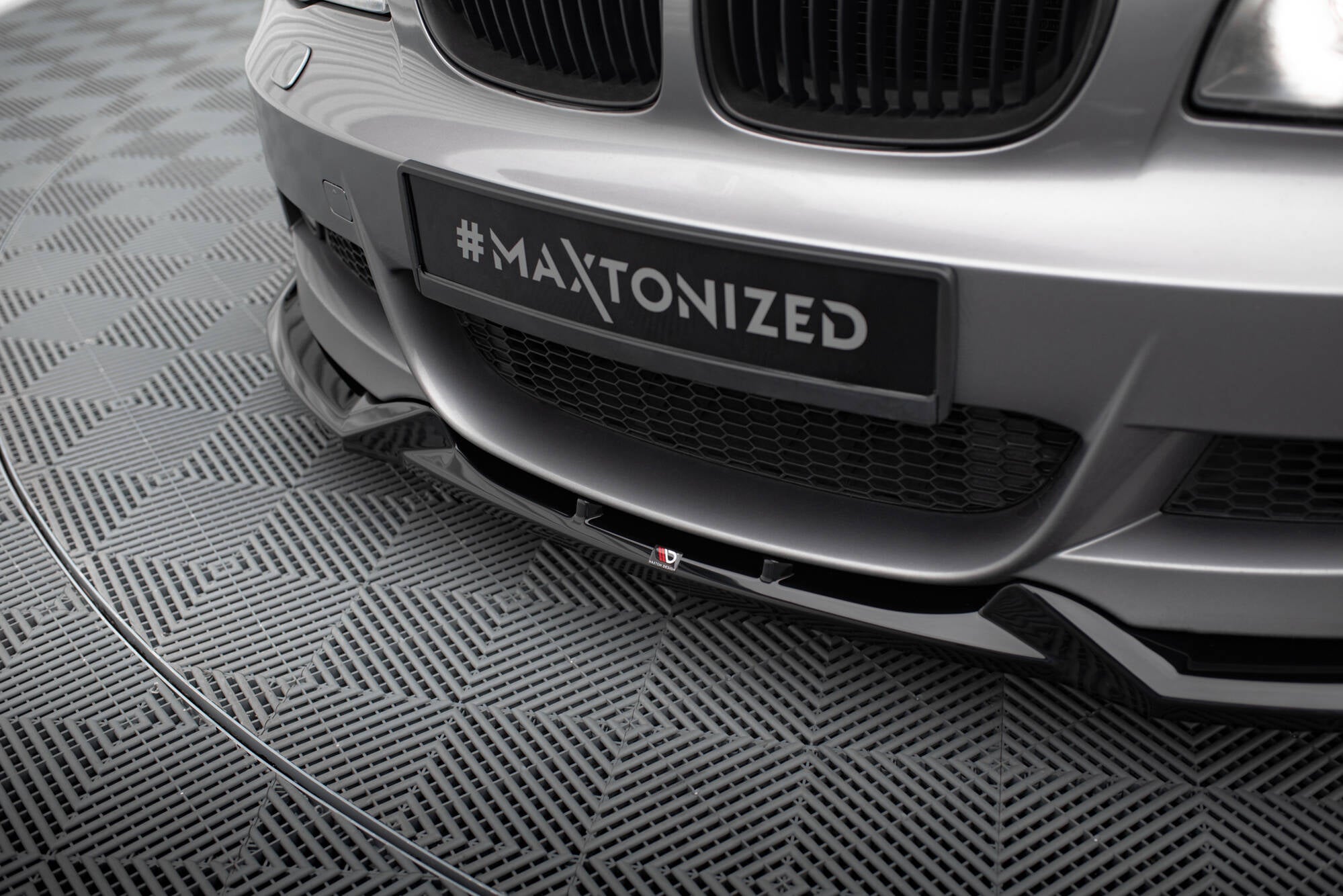 Maxton Design Street+ Spoilerlippe Front Ansatz V.1 passend für BMW 1er M-Paket E82 schwarz Hochglanz
