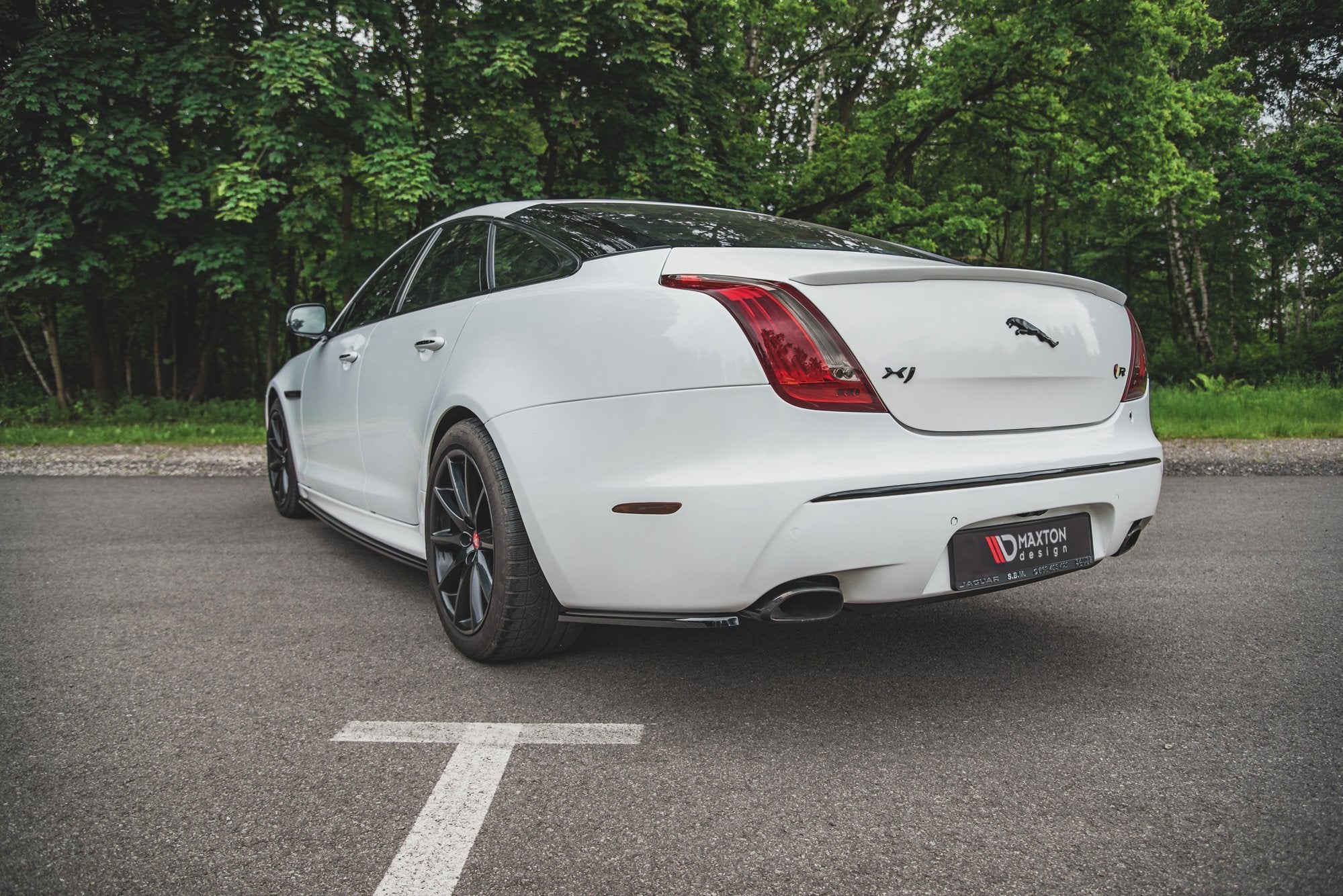 Maxton Design Heck Ansatz Flaps Diffusor passend für Jaguar XJ R-Sport X351 Facelift schwarz Hochglanz