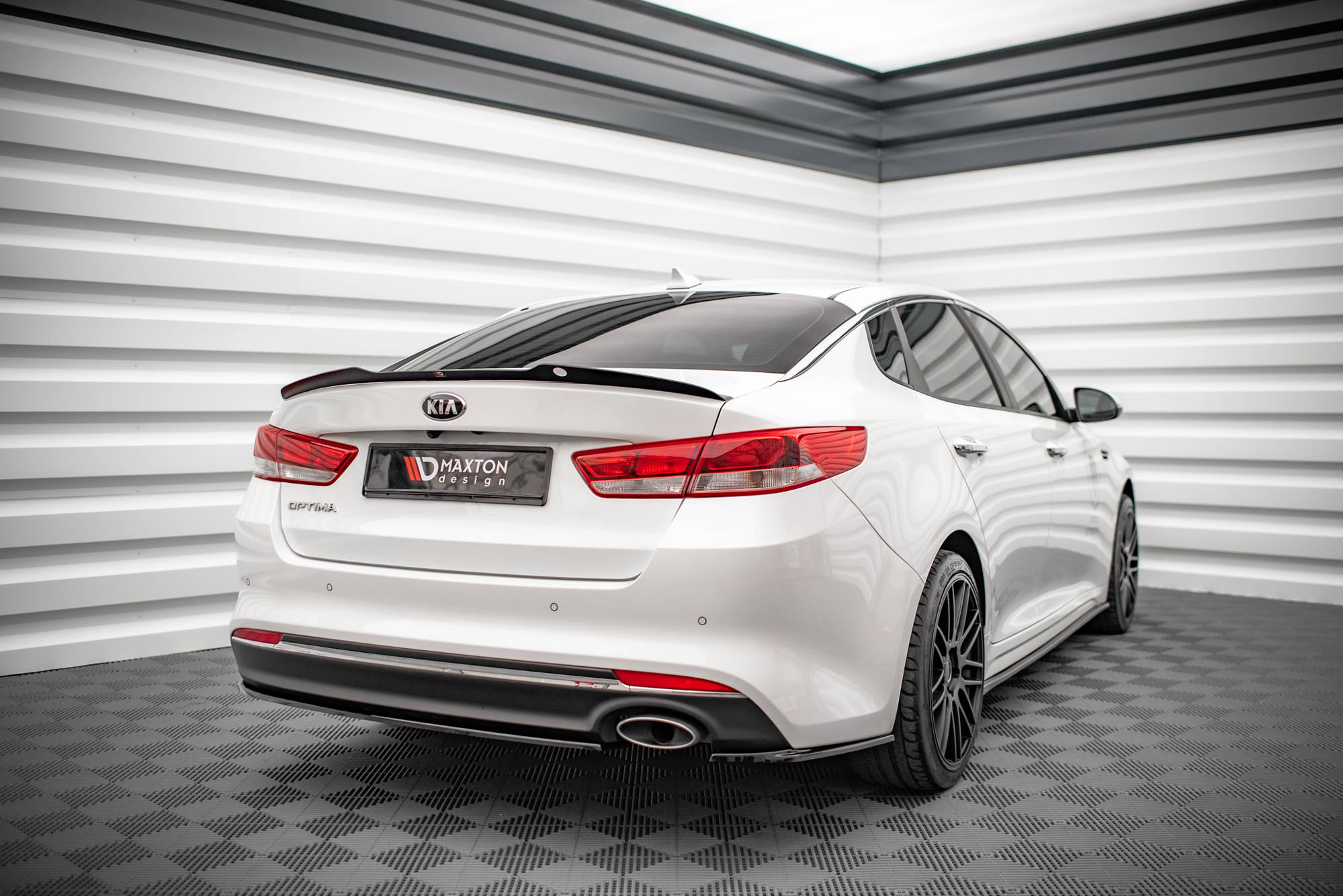 Maxton Design Heck Ansatz Flaps Diffusor passend für Kia Optima Mk4 schwarz Hochglanz