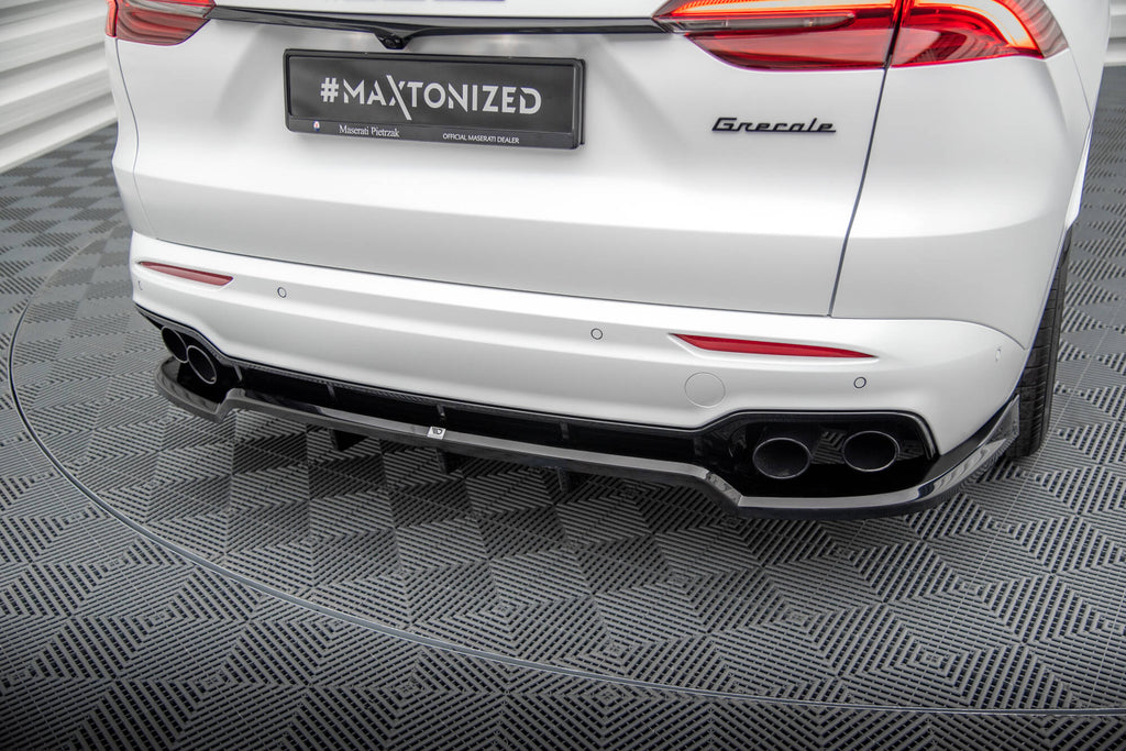 Maxton Design Street+ Mittlerer Diffusor RACE passend für Maserati Grecale GT / Modena Mk1 schwarz Hochglanz