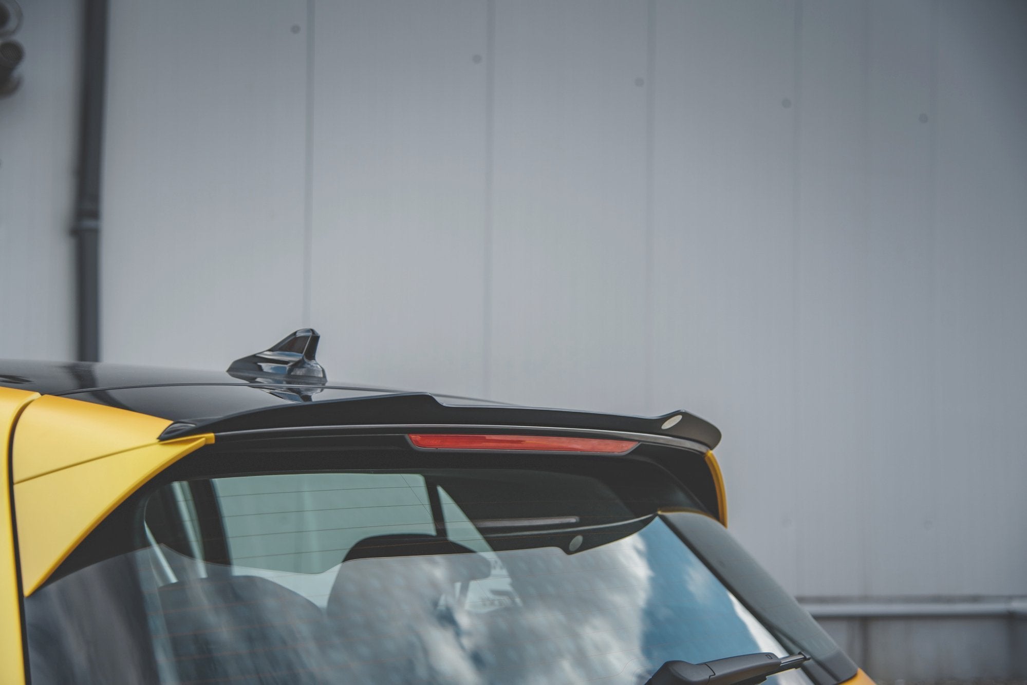 Maxton Design Spoiler CAP V.1 passend für VW Golf Hatchback Mk8 / Mk8 Facelift schwarz Hochglanz