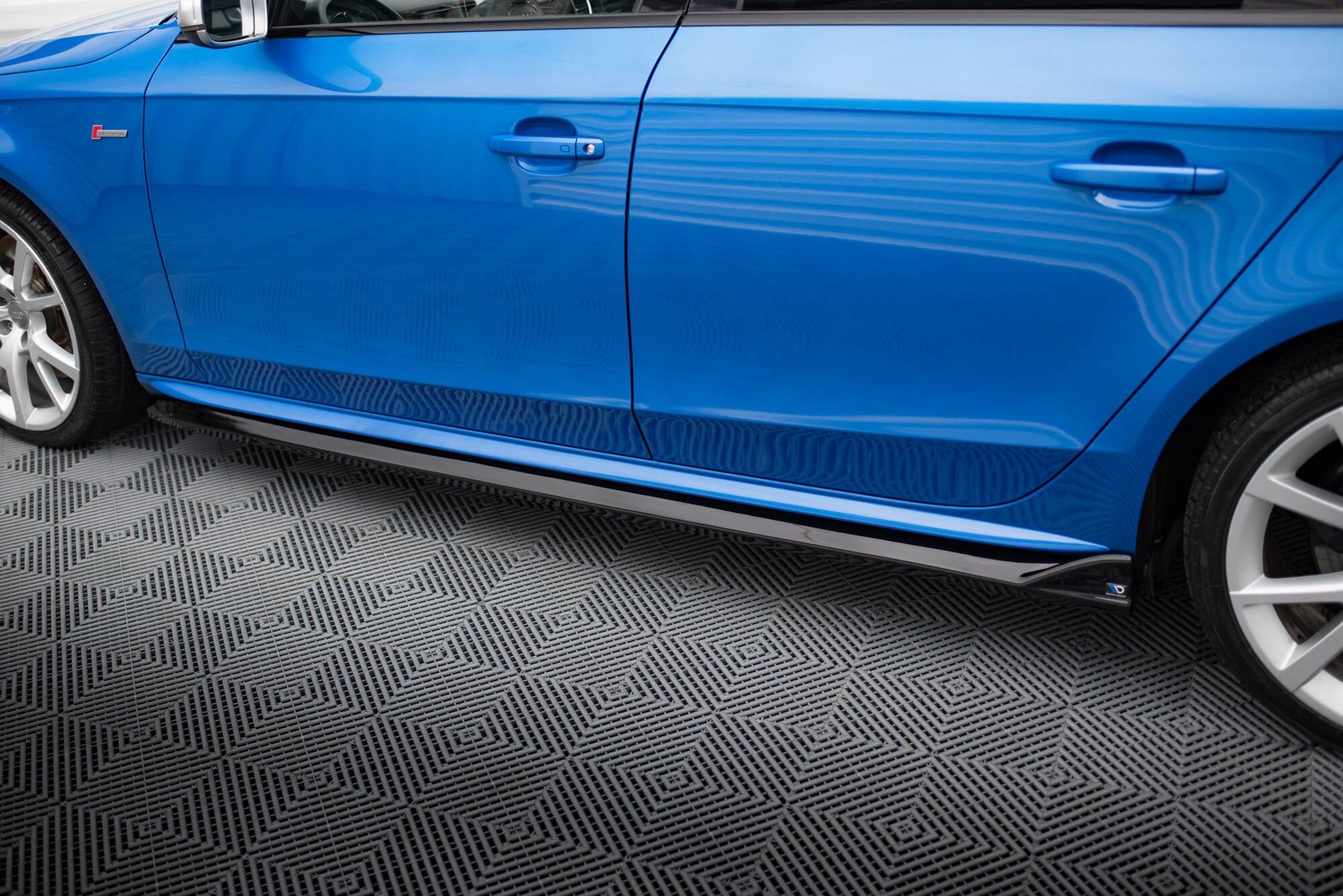 Maxton Design Street+ Seitenschweller Leisten passend für V.4 Audi A4 / A4 S-Line / S4 B8 schwarz Hochglanz