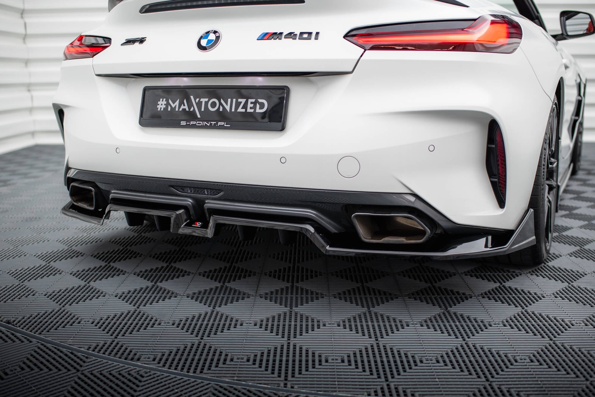 Maxton Design Street+ Mittlerer Diffusor RACE passend für BMW Z4 M40i G29 schwarz Hochglanz