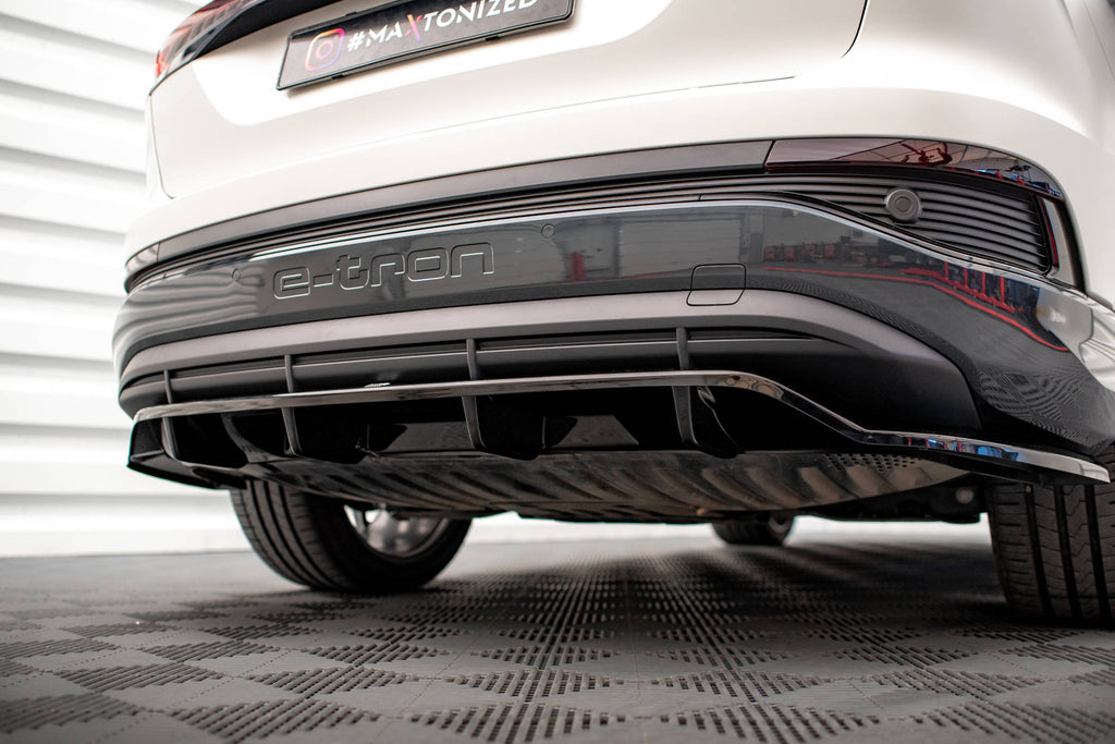 Maxton Design Street+ Mittlerer Diffusor RACE passend für Audi Q4 e-tron Sportback S-line Mk1 schwarz Hochglanz