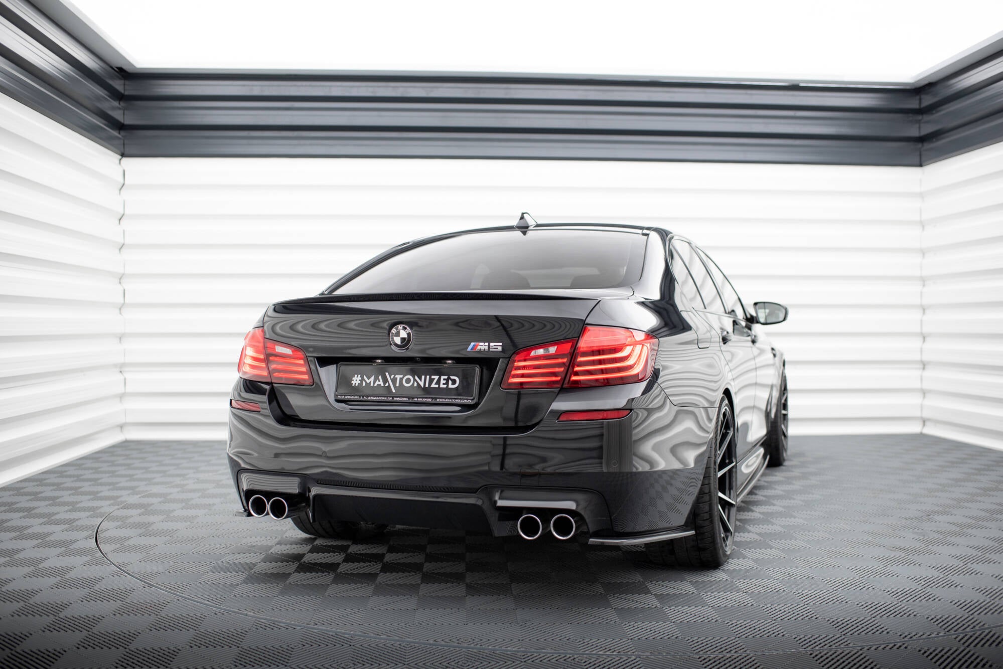 Maxton Design Heck Ansatz Flaps Diffusor passend für BMW M5 F10 schwarz Hochglanz