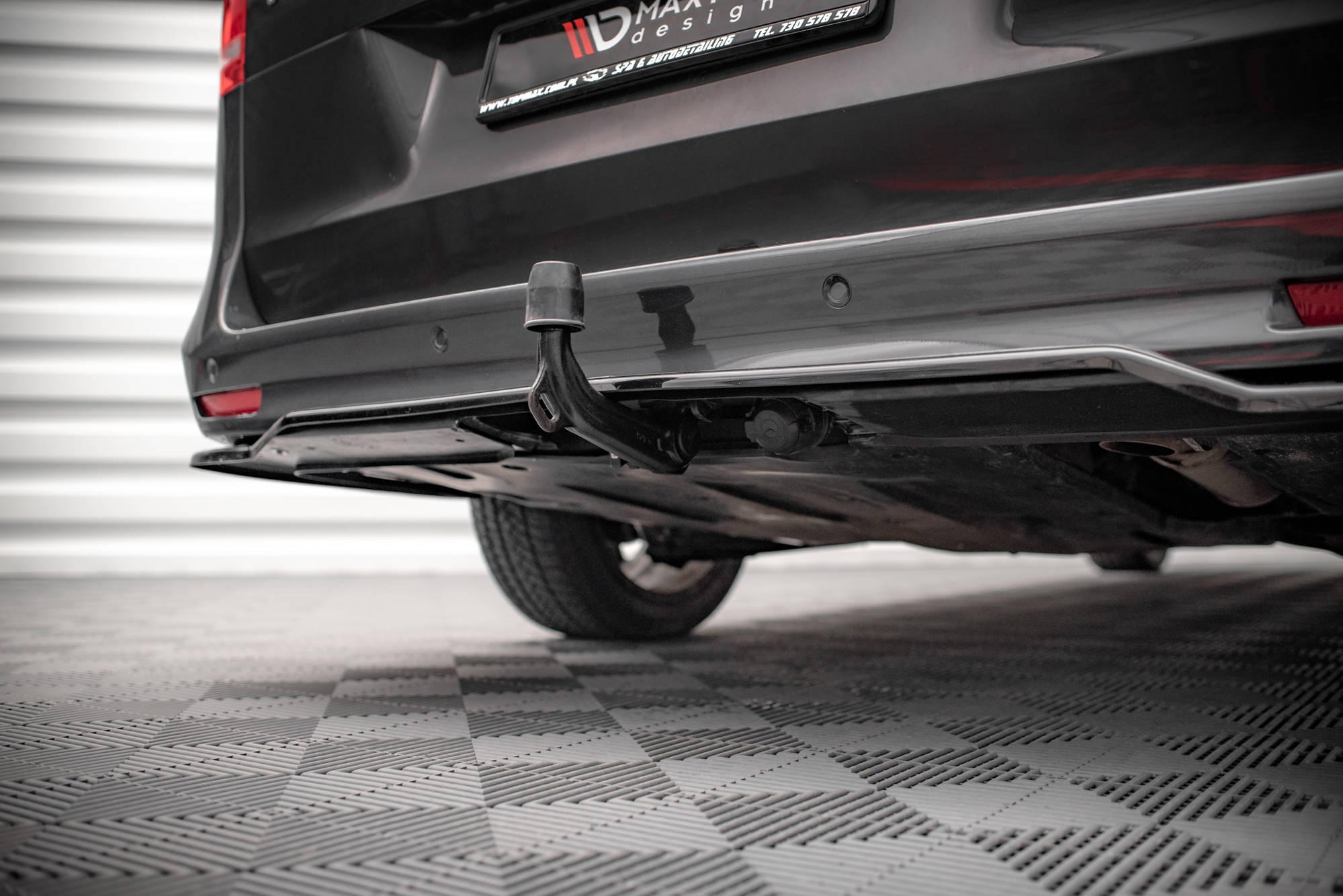Maxton Design Street+ Mittlerer Diffusor RACE passend für Mercedes-Benz V-Klasse AMG-Line W447 Facelift schwarz Hochglanz