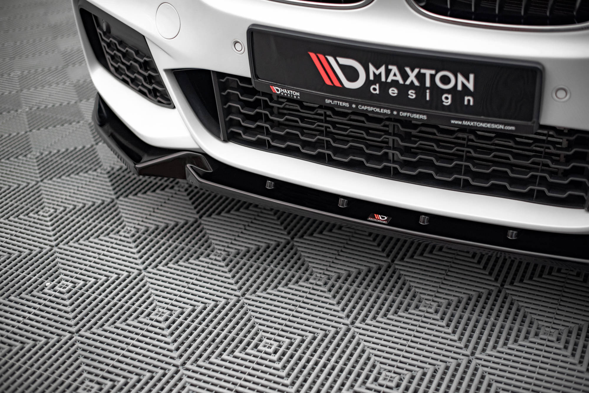 Maxton Design Street+ Spoilerlippe Front Ansatz V.2 passend für BMW X1 M-Paket F48 schwarz Hochglanz