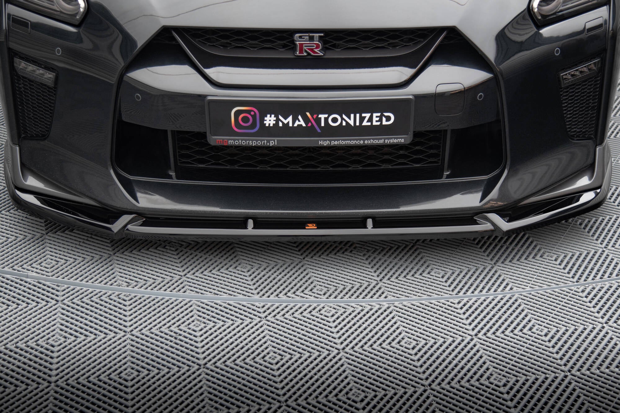 Maxton Design Street+ Spoilerlippe Front Ansatz V.2 passend für Nissan GTR R35 Facelift schwarz Hochglanz