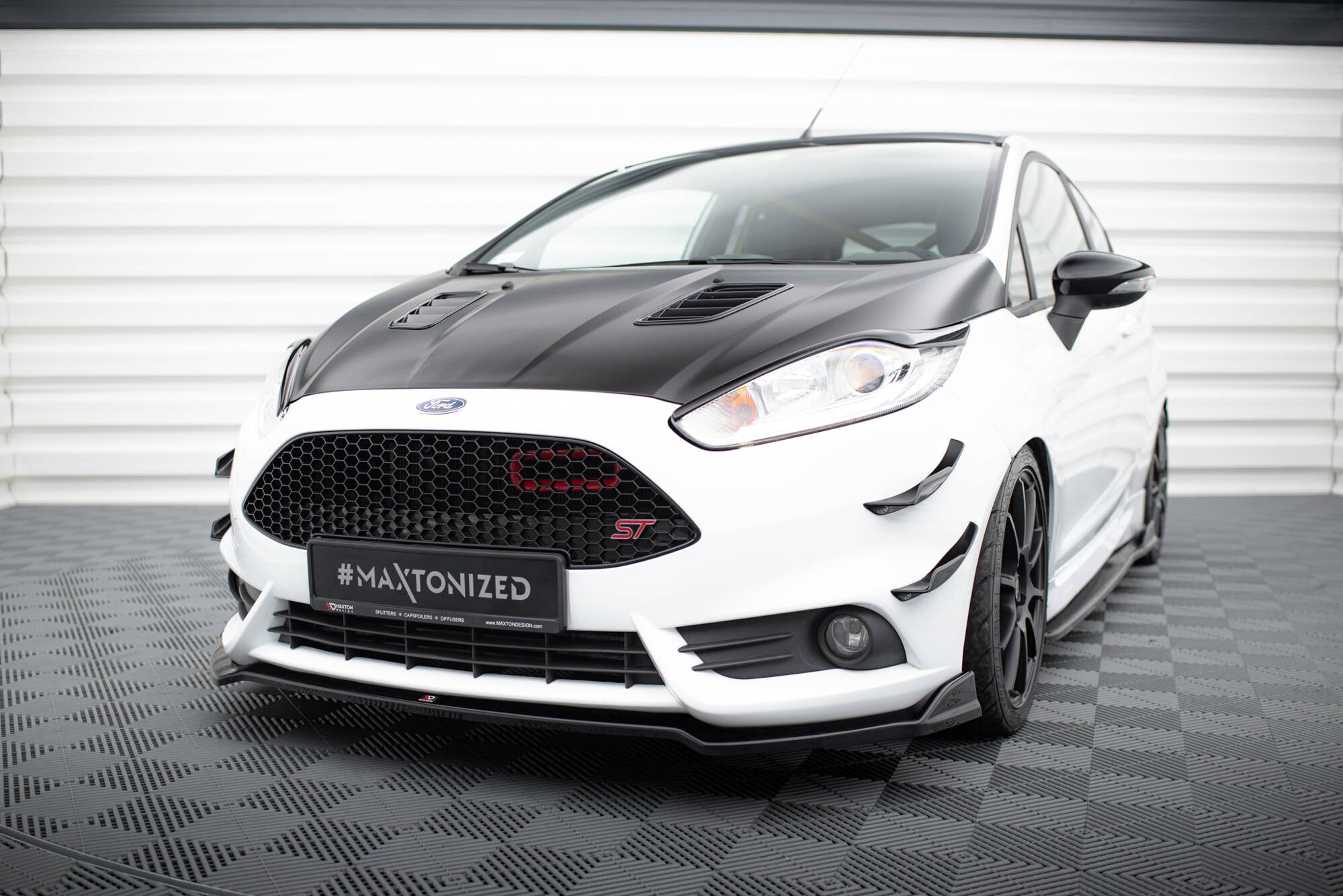 Maxton Design Scheinwerfer Blenden Böser Blick V.2 passend für Ford Fiesta ST / ST-Line / Standard Mk7 FL schwarz Hochglanz