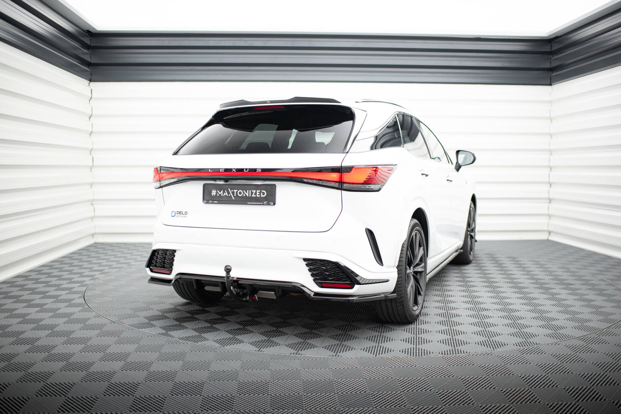 Maxton Design Street+ Mittlerer Diffusor RACE passend für Lexus RX F-Sport Mk5 schwarz Hochglanz