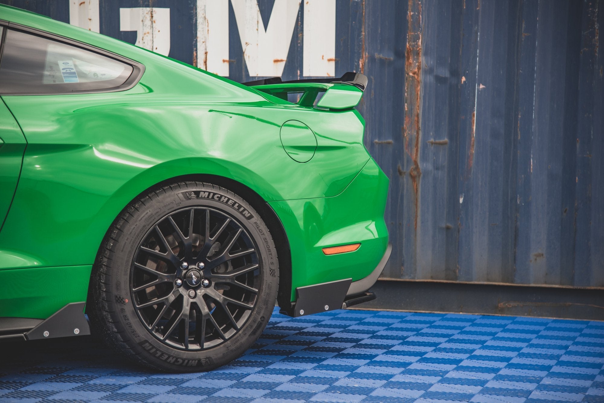 Maxton Design Heck Ansatz Flaps Diffusor V.1 + Flaps passend für Ford Mustang GT Mk6 Facelift