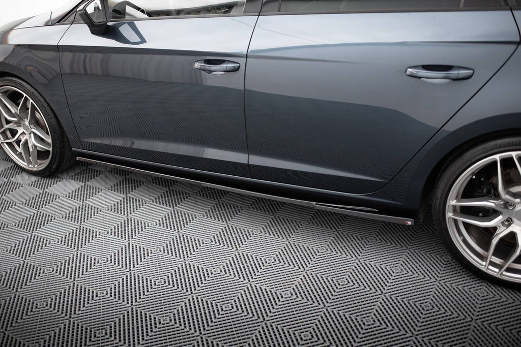 Maxton Design Street+ Seitenschweller Leisten passend für V.5 Seat Leon Cupra / FR Mk3 / Mk3 Facelift schwarz Hochglanz