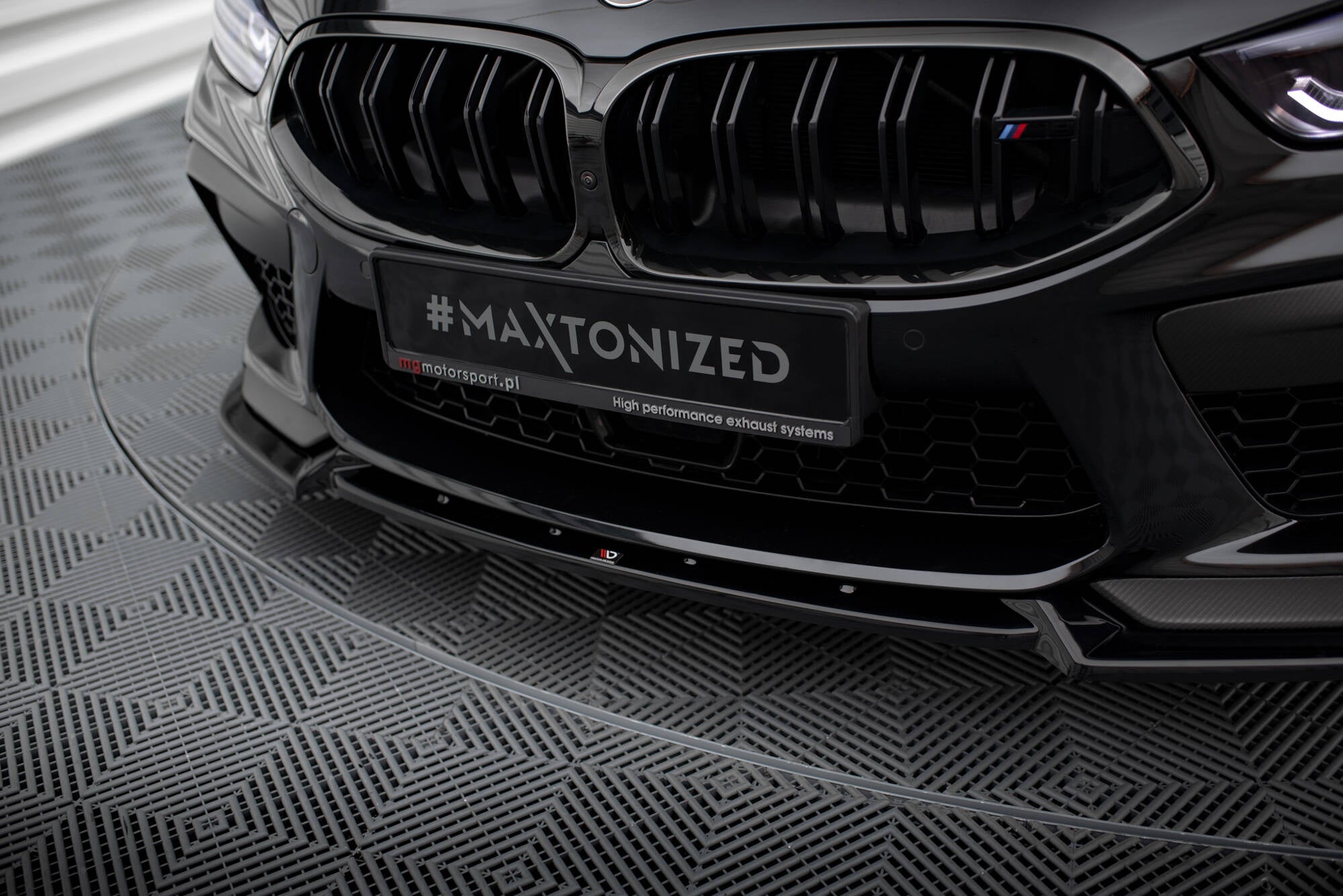 Maxton Design Street+ Spoilerlippe Front Ansatz V.3 passend für BMW M8 Gran Coupe F93 / Coupe F92 schwarz Hochglanz