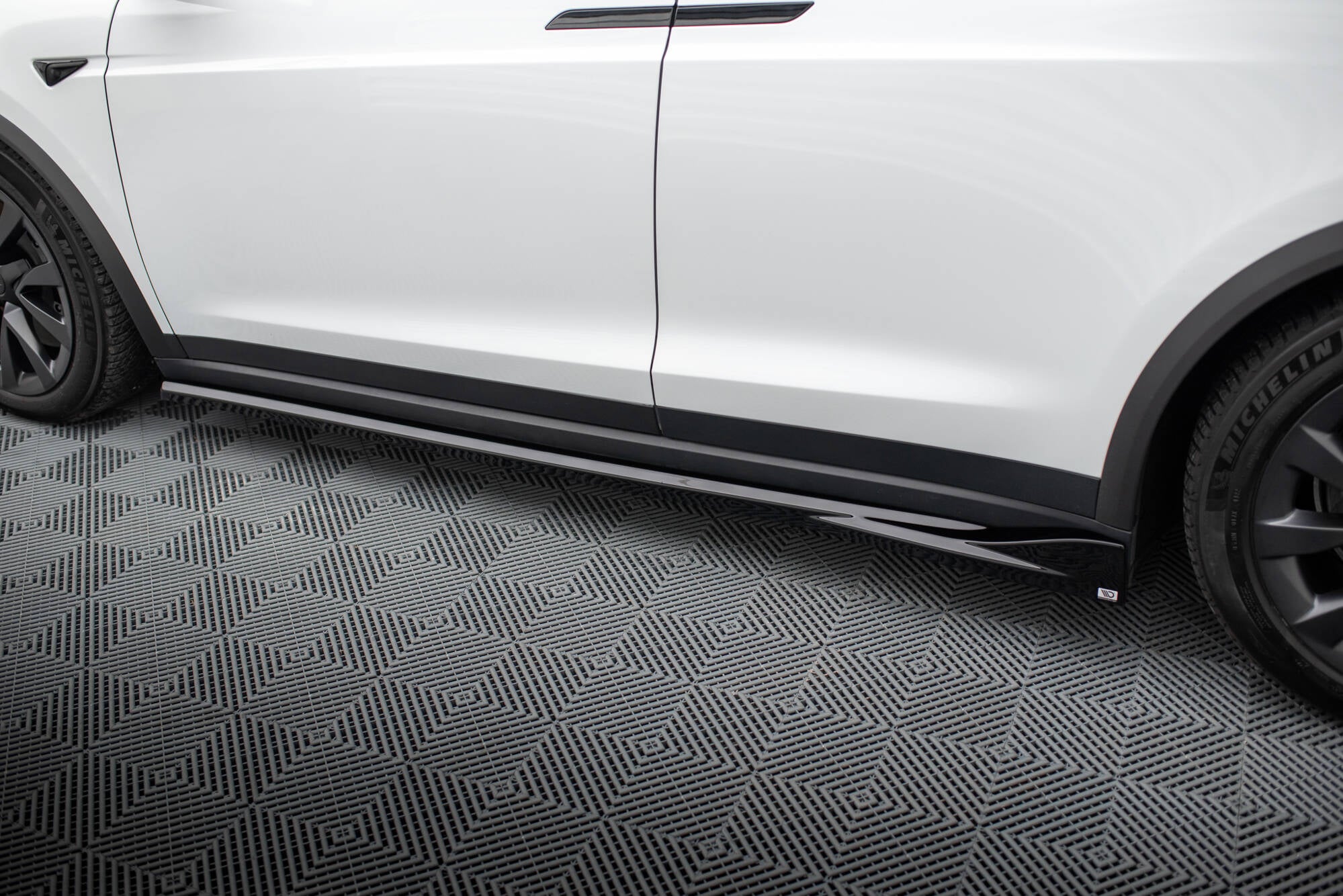 Maxton Design Street+ Seitenschweller Leisten passend für Tesla Model X Mk1 Facelift schwarz Hochglanz