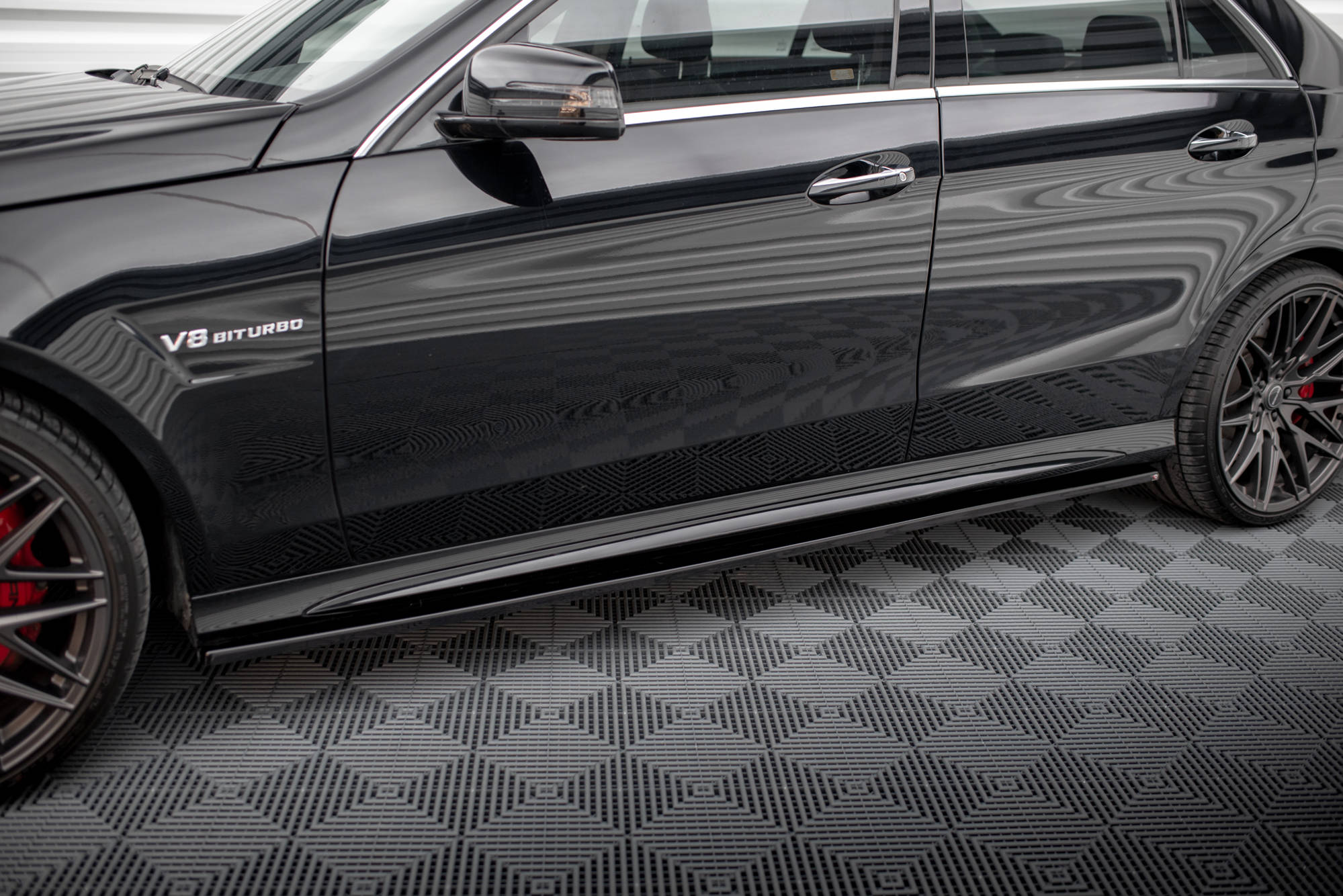 Maxton Design Street+ Seitenschweller Leisten passend für Mercedes-Benz E63 AMG / AMG-Line Limousine W212 Facelift schwarz Hochglanz