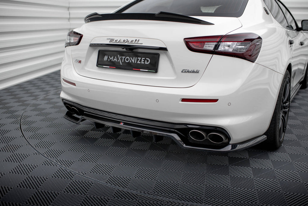 Maxton Design Street+ Mittlerer Diffusor RACE passend für Maserati Ghibli Mk3 Facelift schwarz Hochglanz