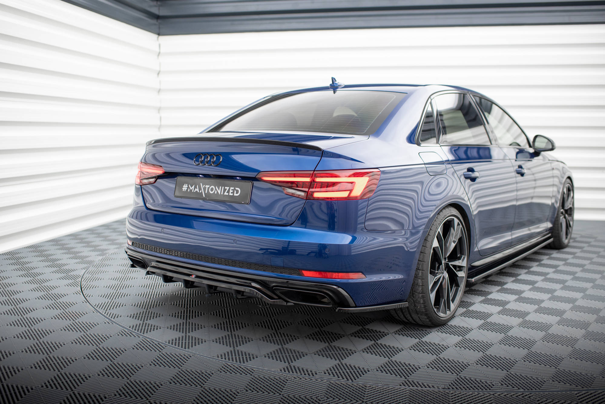 Maxton Design Heck Ansatz Flaps Diffusor passend für Audi A4 Competition B9 schwarz Hochglanz