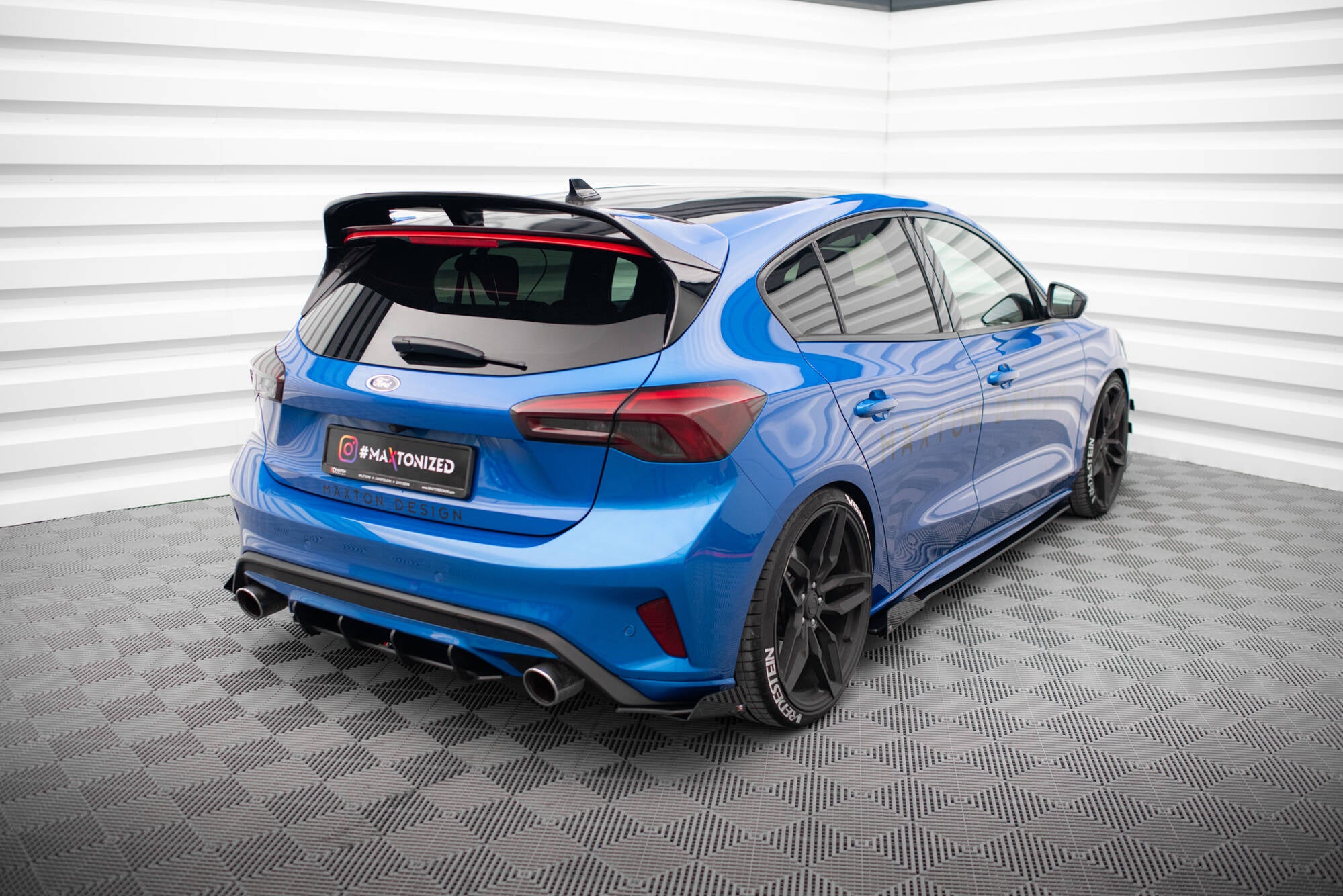 Maxton Design Street Pro Heck Ansatz Flaps Diffusor + Flaps passend für Ford Focus ST Mk4 schwarz Hochglanz