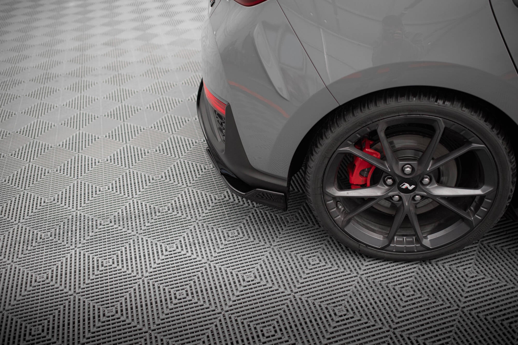 Maxton Design Heck Ansatz Flaps Diffusor V.6 passend für Hyundai I30 N Hatchback Mk3 Facelift schwarz Hochglanz
