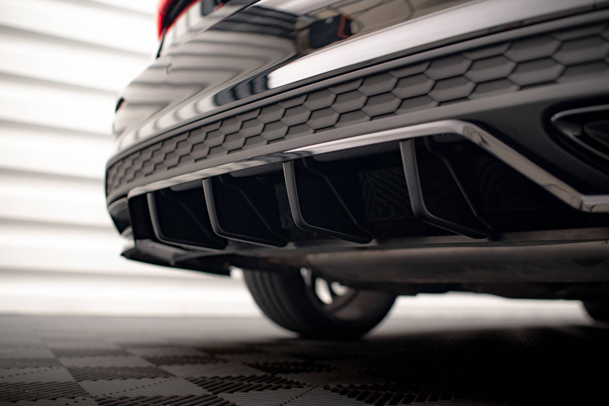 Maxton Design Street+ Mittlerer Diffusor RACE passend für Audi A3 S-Line Limousine 8Y schwarz Hochglanz