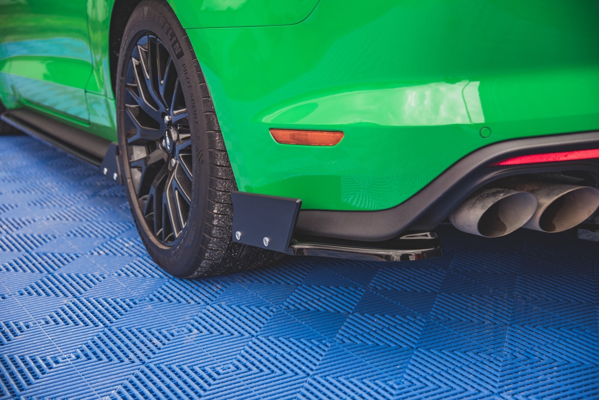 Maxton Design Heck Ansatz Flaps Diffusor V.1 + Flaps passend für Ford Mustang GT Mk6 Facelift