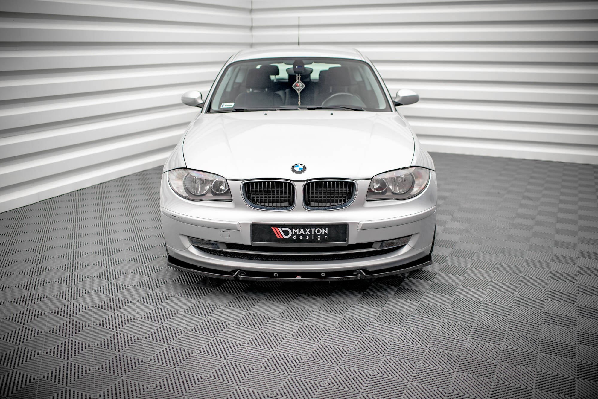 Maxton Design Street+ Spoilerlippe Front Ansatz V.3 passend für BMW 1er E81 Facelift schwarz Hochglanz