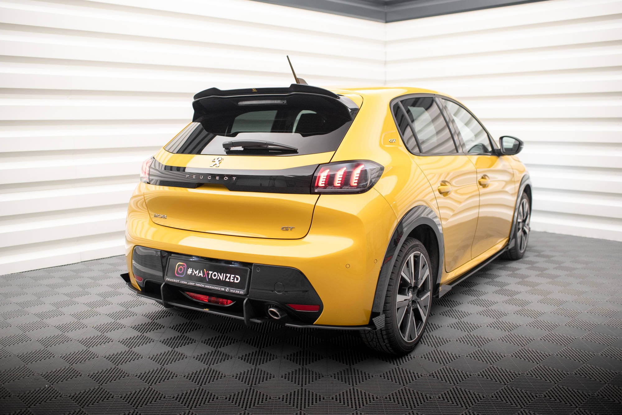 Maxton Design Street Pro Heck Ansatz Flaps Diffusor + Flaps passend für Peugeot 208 GT Mk2 schwarz Hochglanz