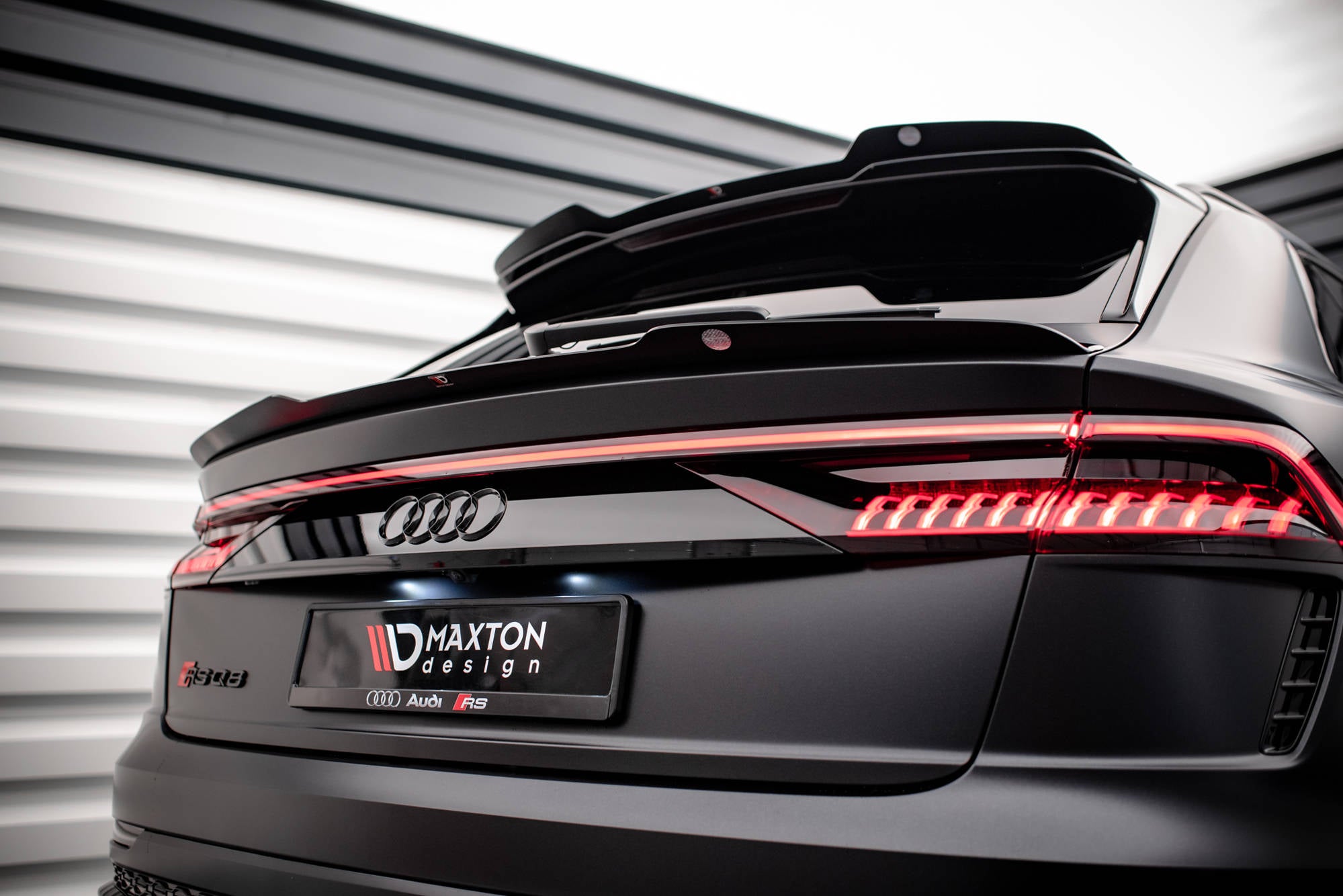 Maxton Design Niedriger Spoiler CAP V.2 passend für Audi RSQ8 Mk1 Facelift schwarz Hochglanz