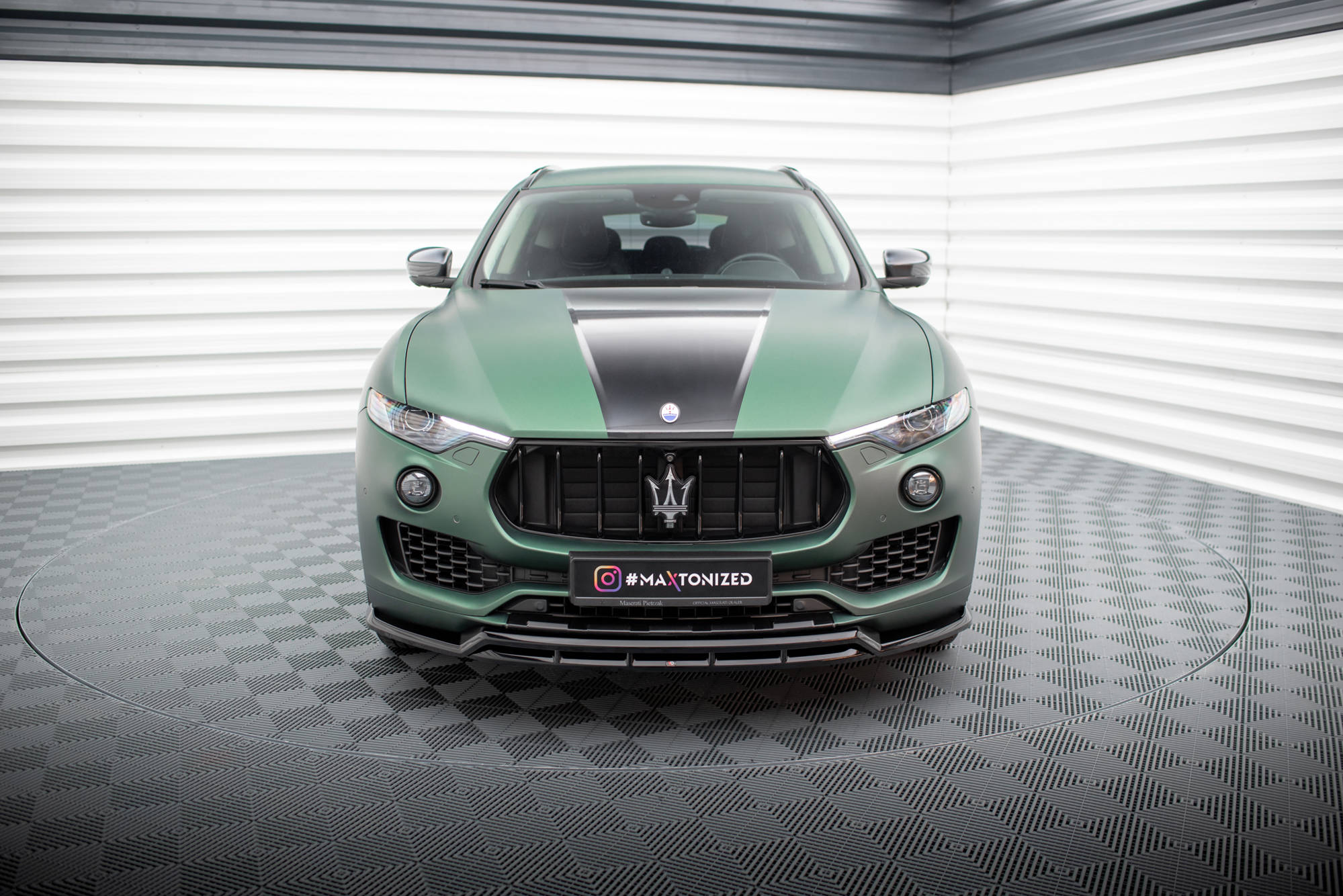 Maxton Design Street+ Spoilerlippe Front Ansatz V.2 passend für Maserati Levante Mk1 schwarz Hochglanz