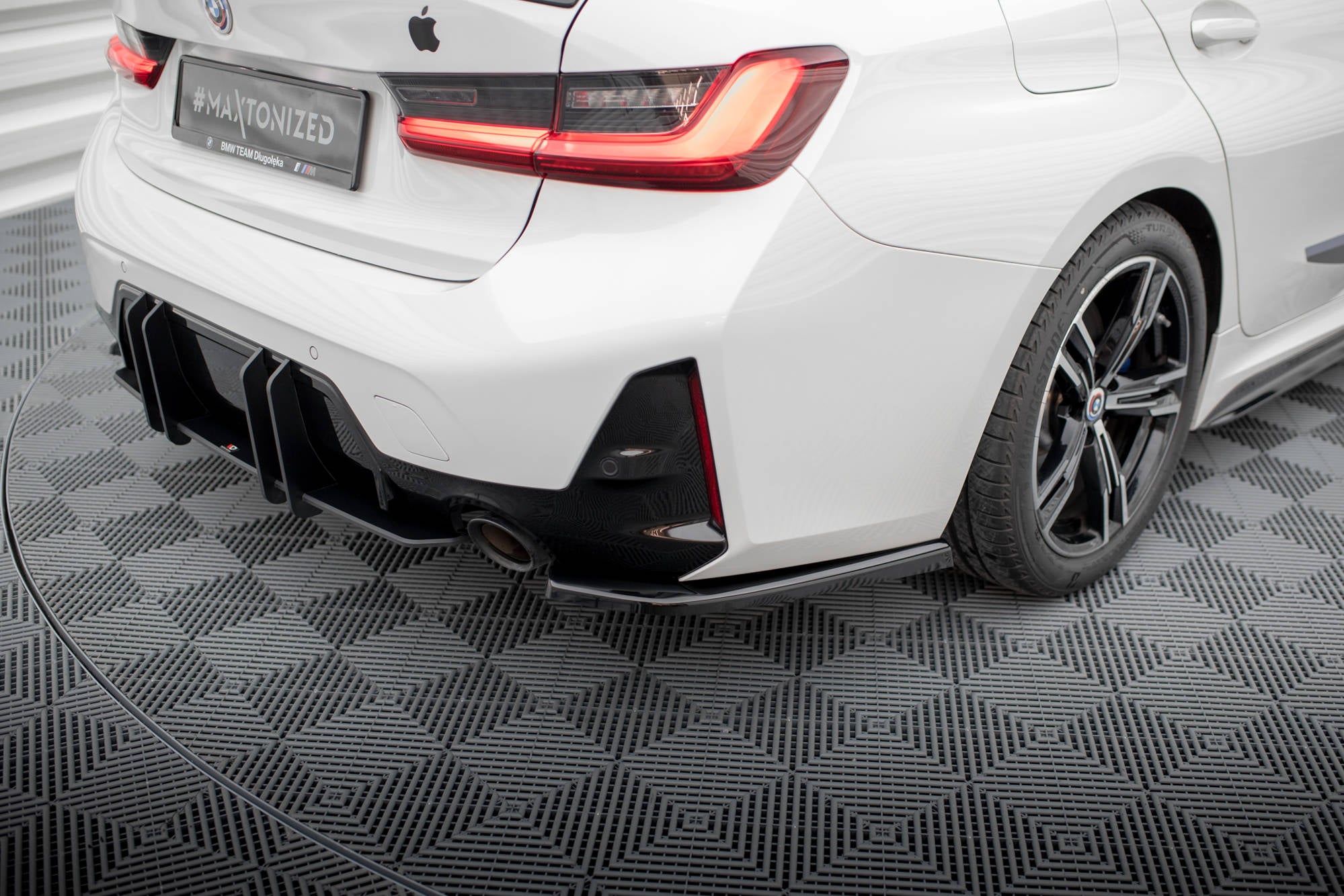 Maxton Design Heck Ansatz Flaps Diffusor passend für BMW M-Paket G20 / G21 Facelift schwarz Hochglanz