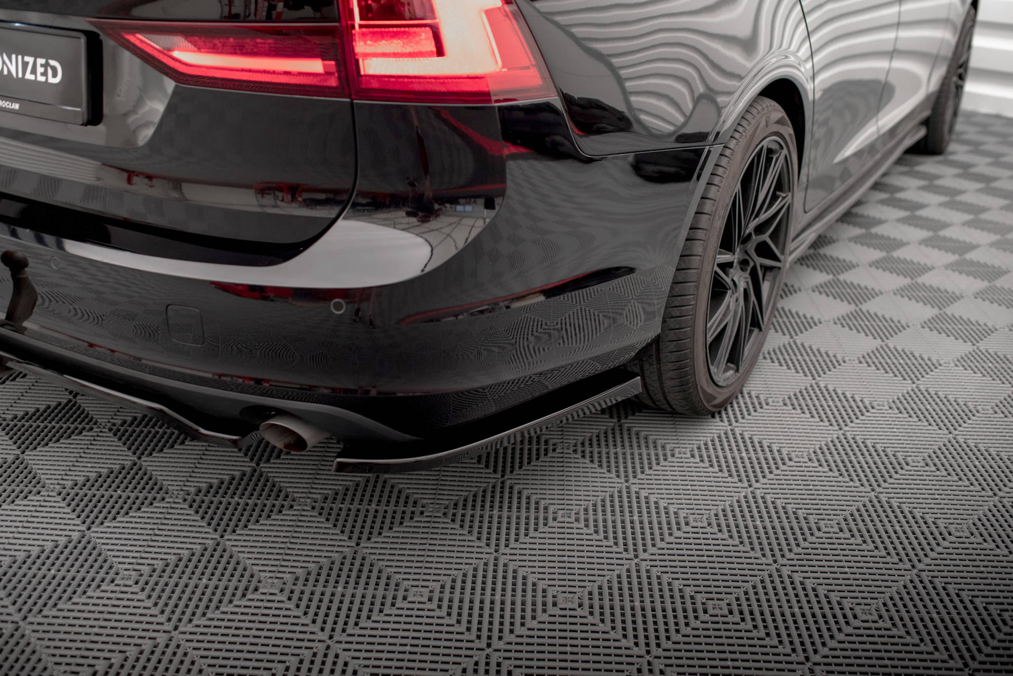 Maxton Design Heck Ansatz Flaps Diffusor passend für Volvo V90 Mk2 schwarz Hochglanz