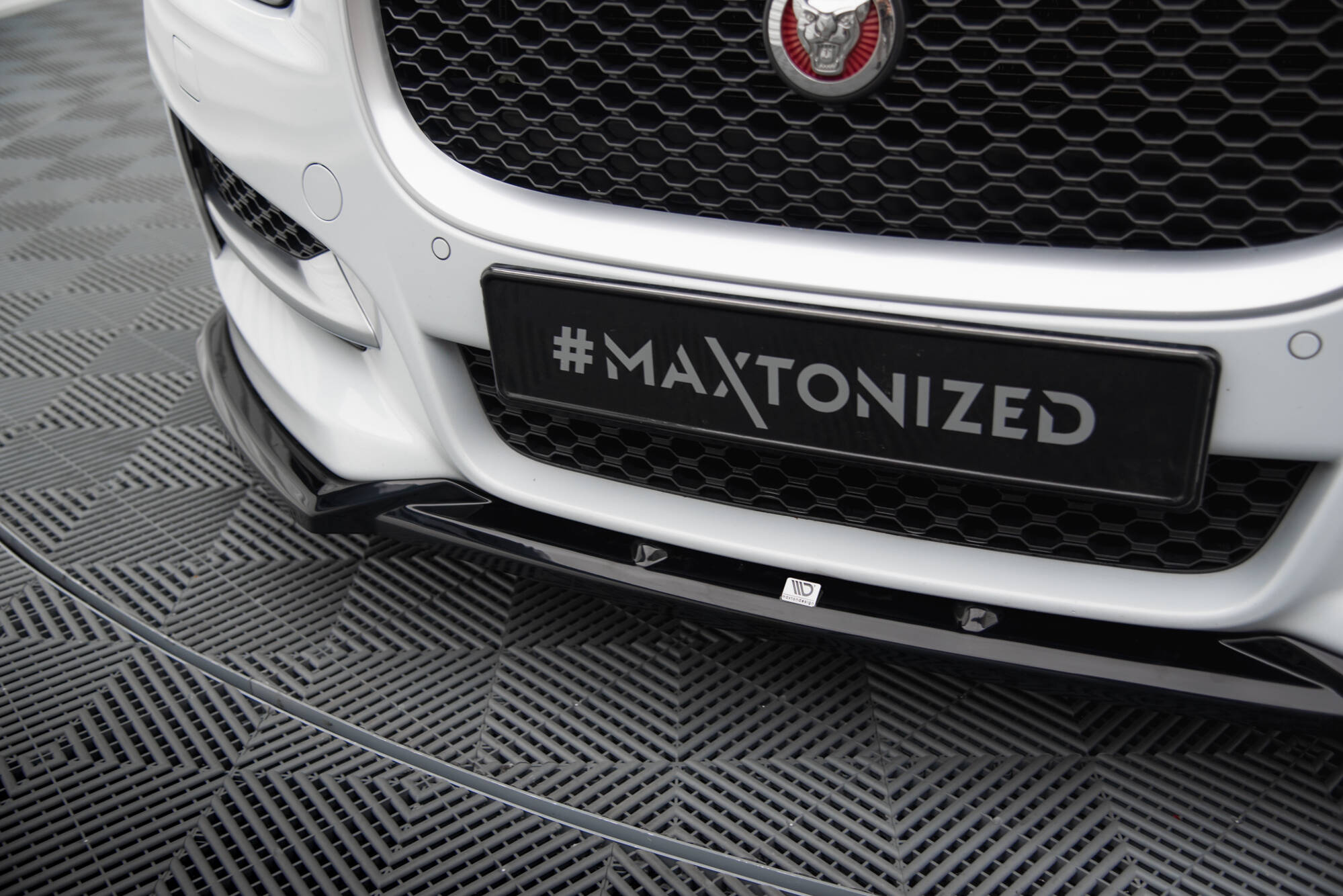 Maxton Design Street+ Spoilerlippe Front Ansatz V.2 passend für Jaguar XE R-Sport X760 schwarz Hochglanz