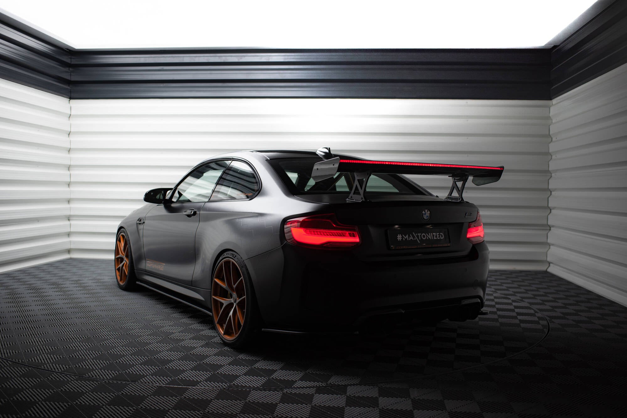 Maxton Design Carbon Spoiler With Internal Brackets Uprights + LED BMW M2 F87 / 2 / 2 M-Paket F22 für BMW M2 F87