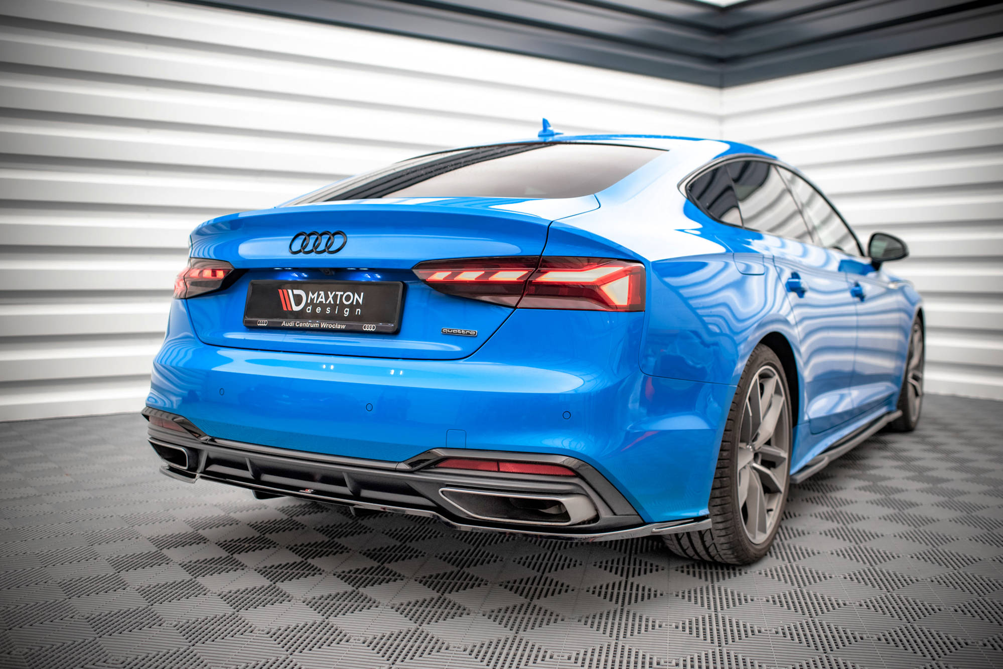 Maxton Design Street+ Mittlerer Diffusor RACE passend für Audi A5 S-Line F5 Facelift schwarz Hochglanz