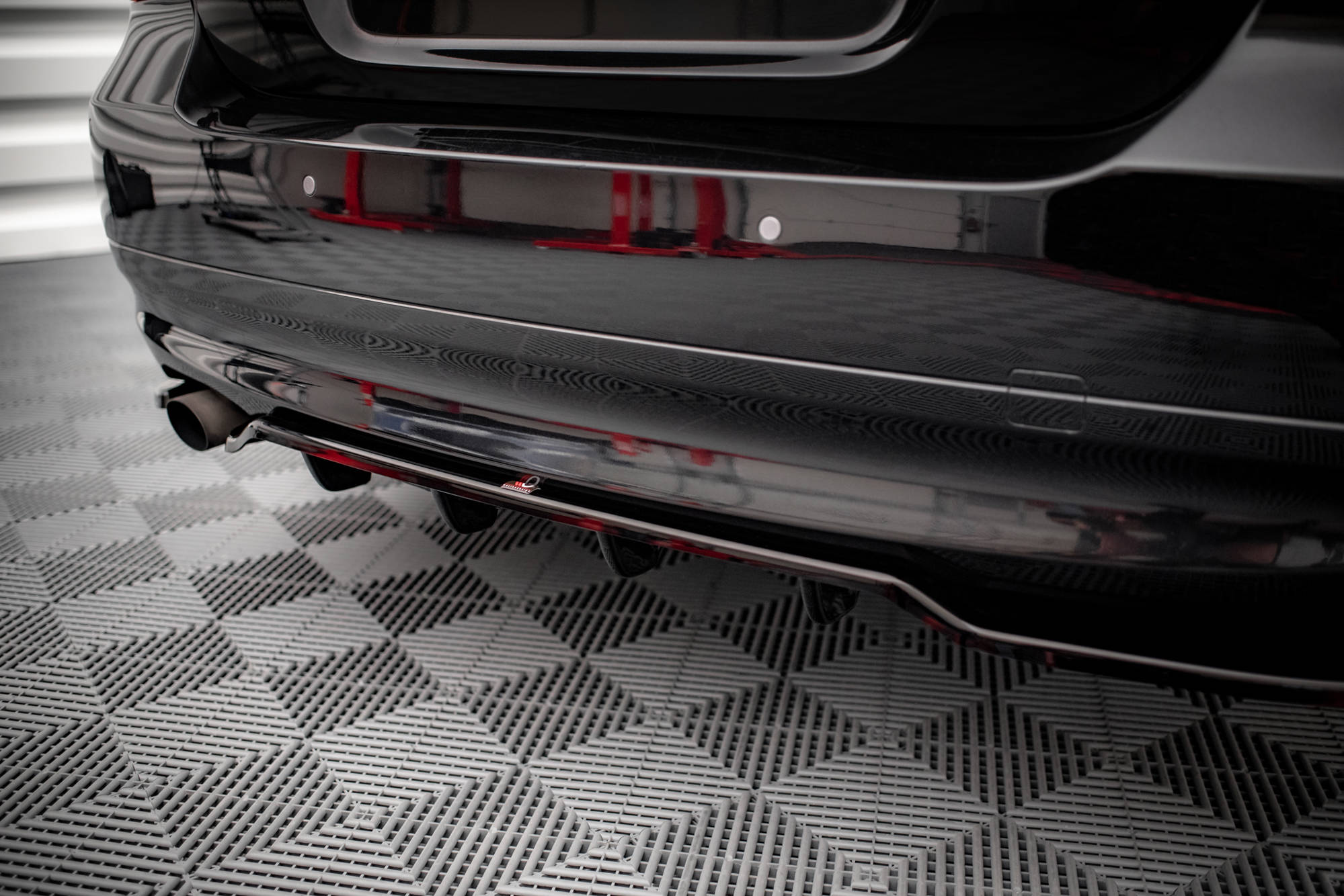 Maxton Design Street+ Mittlerer Diffusor RACE passend für BMW 3er Limousine E90 schwarz Hochglanz