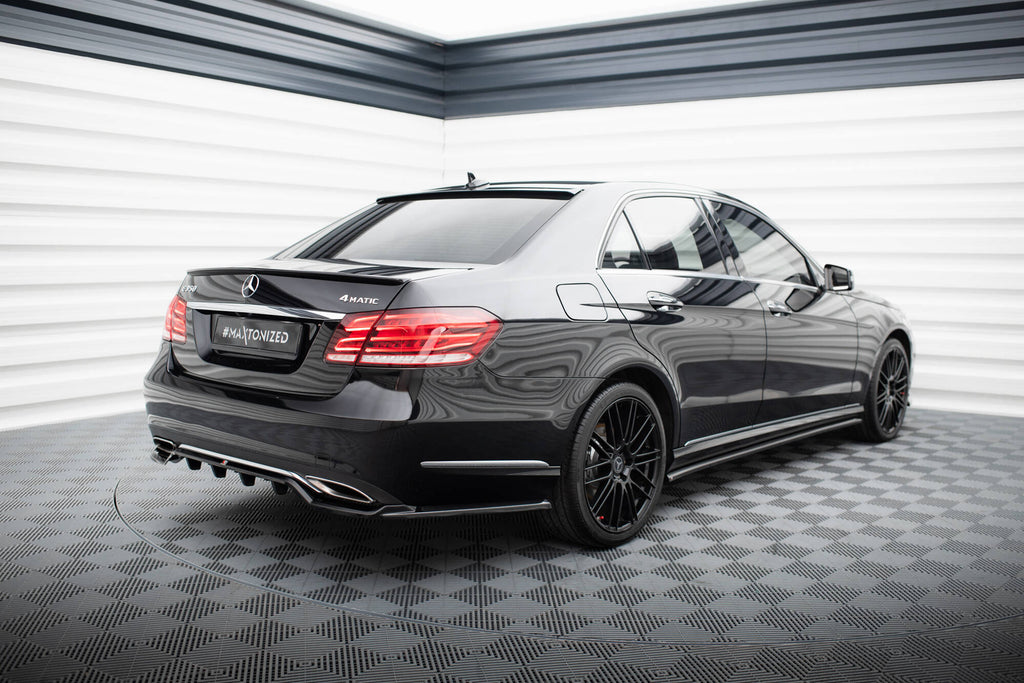 Maxton Design Street+ Mittlerer Diffusor RACE passend für Mercedes-Benz E W212 Facelift schwarz Hochglanz