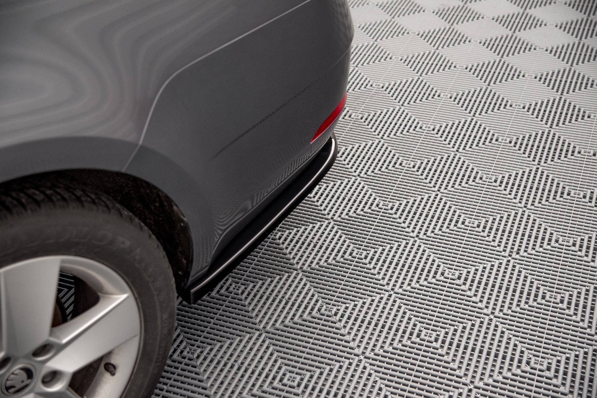 Maxton Design Heck Ansatz Flaps Diffusor passend für Skoda Octavia Mk3 Facelift schwarz Hochglanz