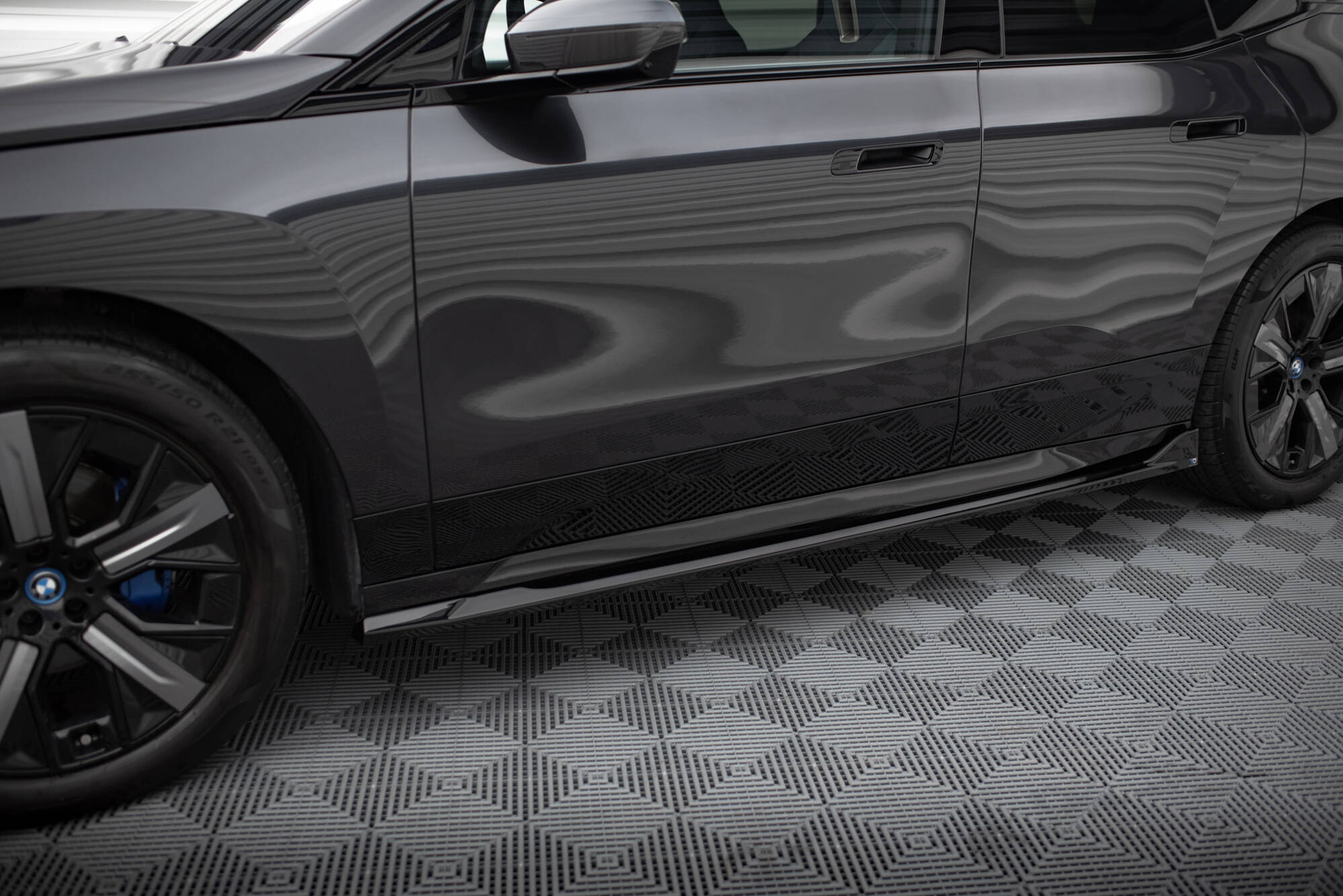 Maxton Design Street+ Seitenschweller Leisten passend für BMW iX M-Paket i20 / I20 Facelift schwarz Hochglanz