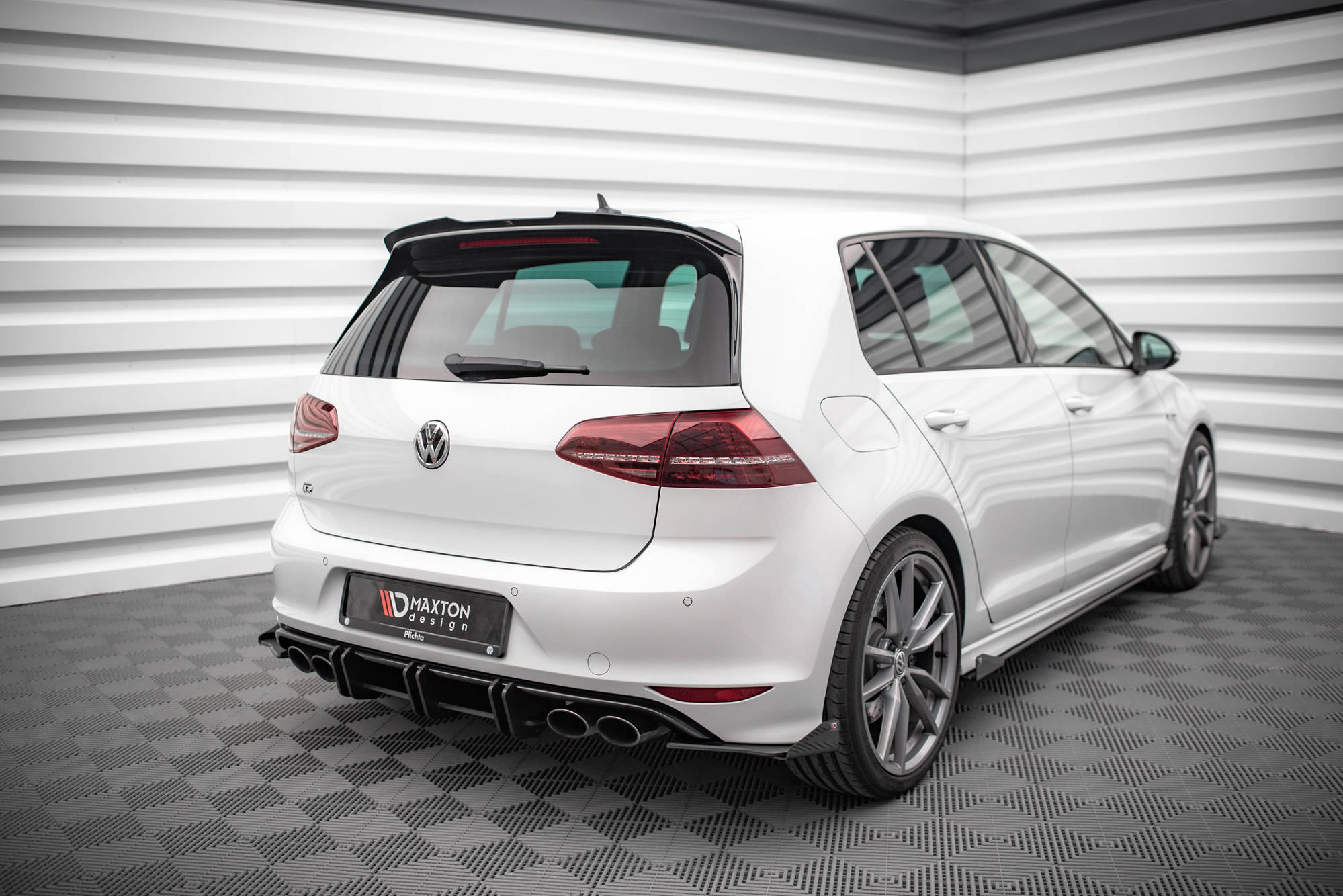 Maxton Design Street Pro Heck Ansatz Flaps Diffusor + Flaps passend für VW Golf R Mk7 schwarz Hochglanz