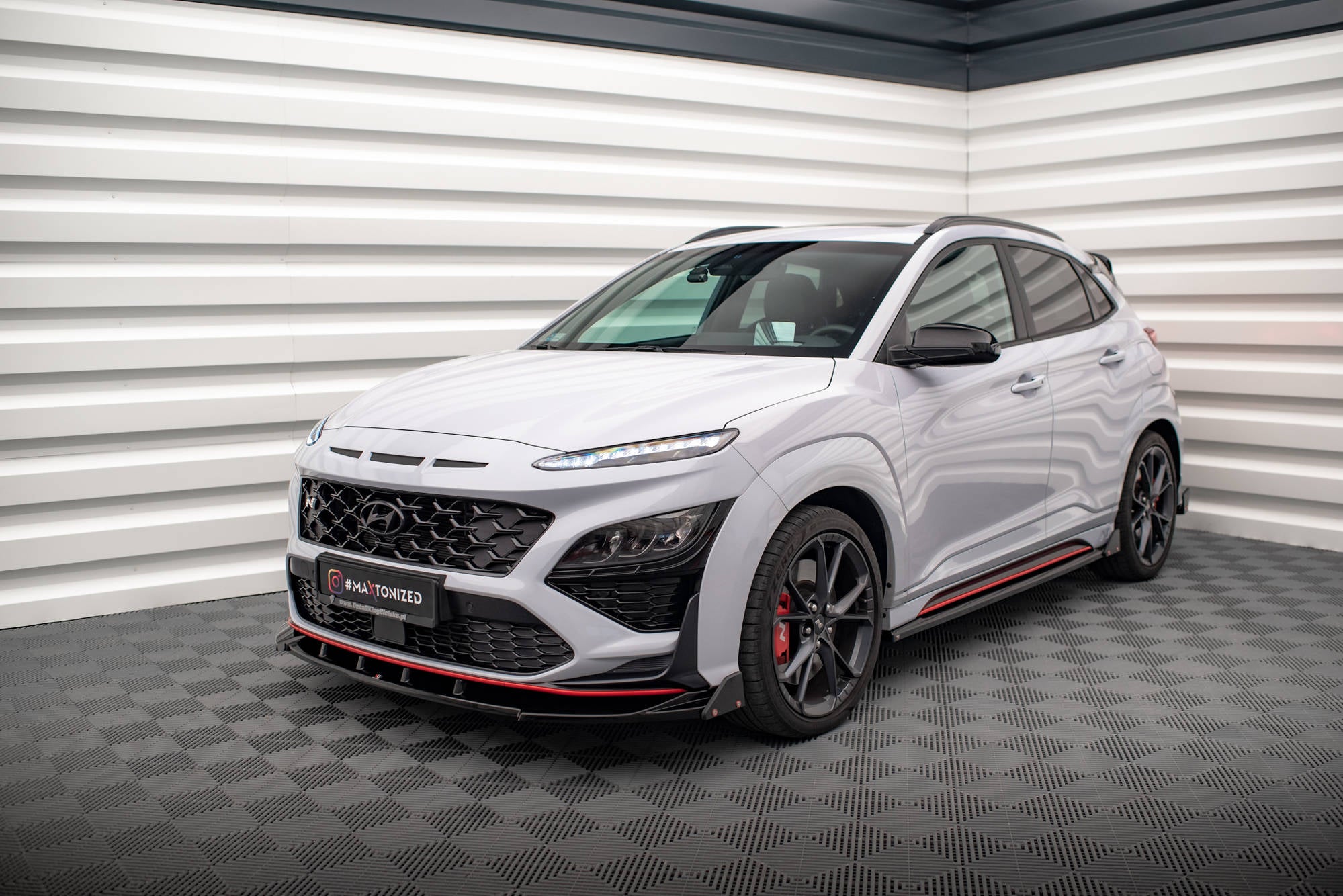 Maxton Design Street+ Spoilerlippe Front Ansatz V.2 + Flaps passend für Hyundai Kona N Mk1