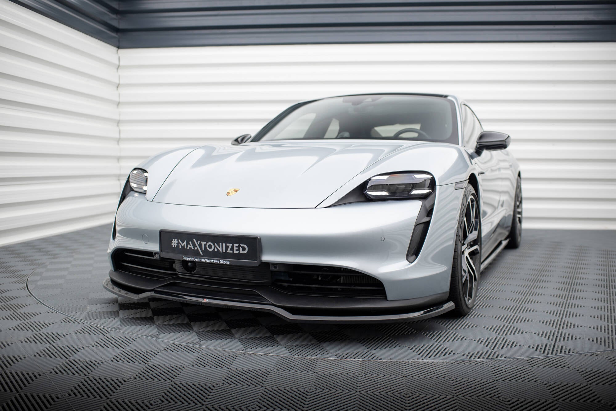 Maxton Design Street+ Spoilerlippe Front Ansatz passend für Porsche Taycan / Taycan 4 / Taycan 4S / Taycan GTS Mk1 schwarz Hochglanz