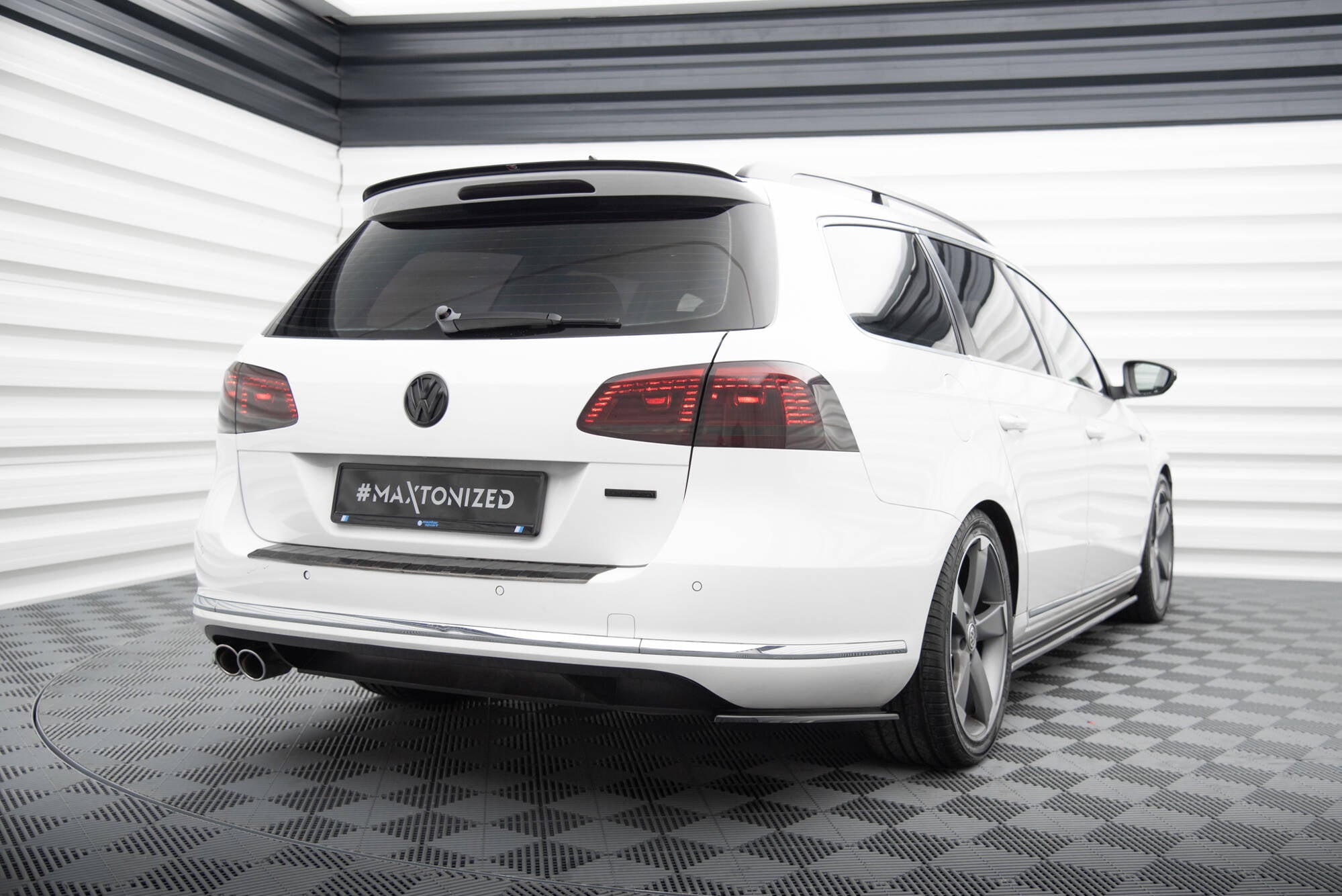 Maxton Design Spoiler CAP passend für VW Passat Variant B7 schwarz Hochglanz